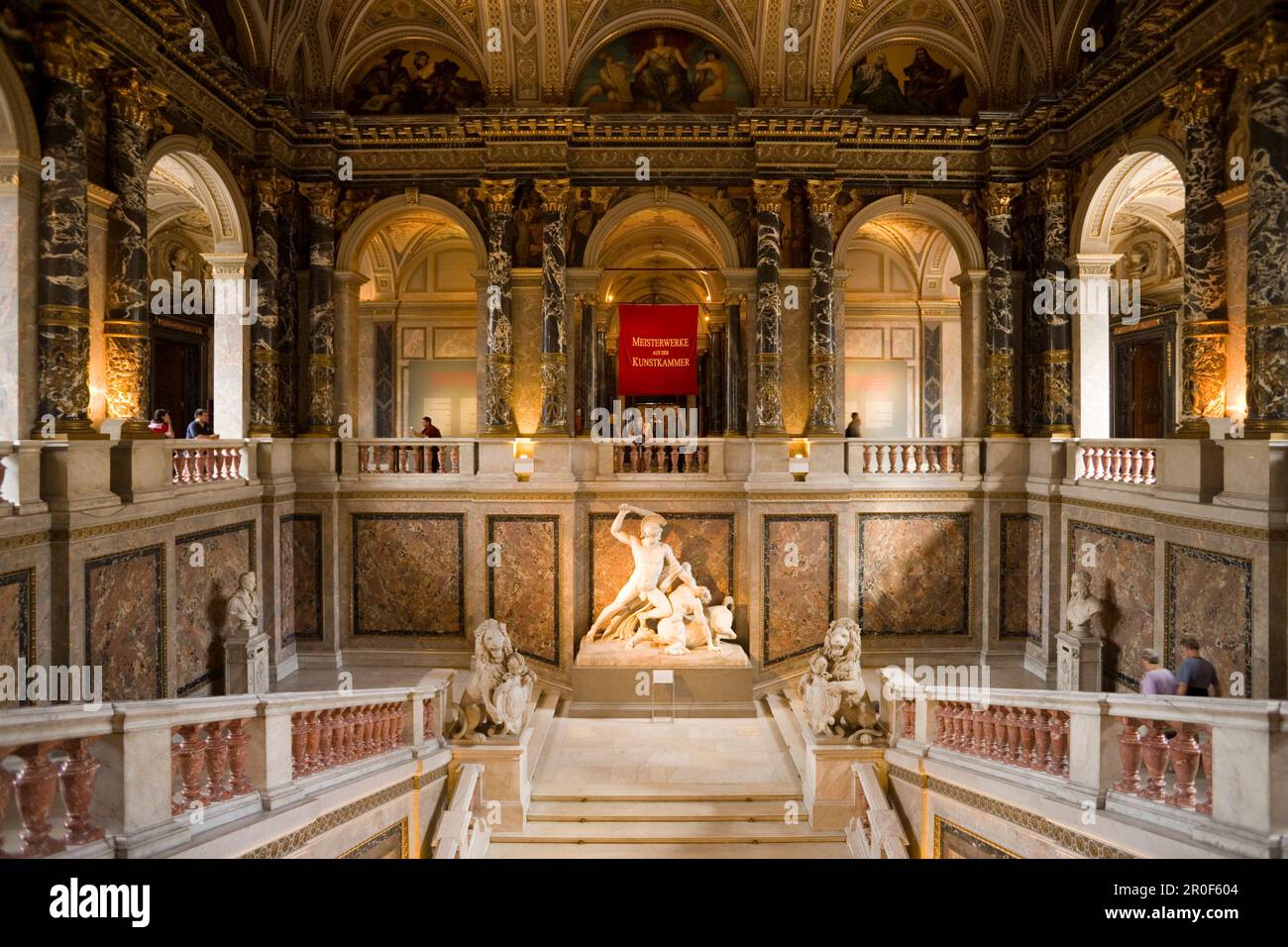 Treppe des Kunstgeschichtlichen Museums, Wien, Österreich Stockfoto