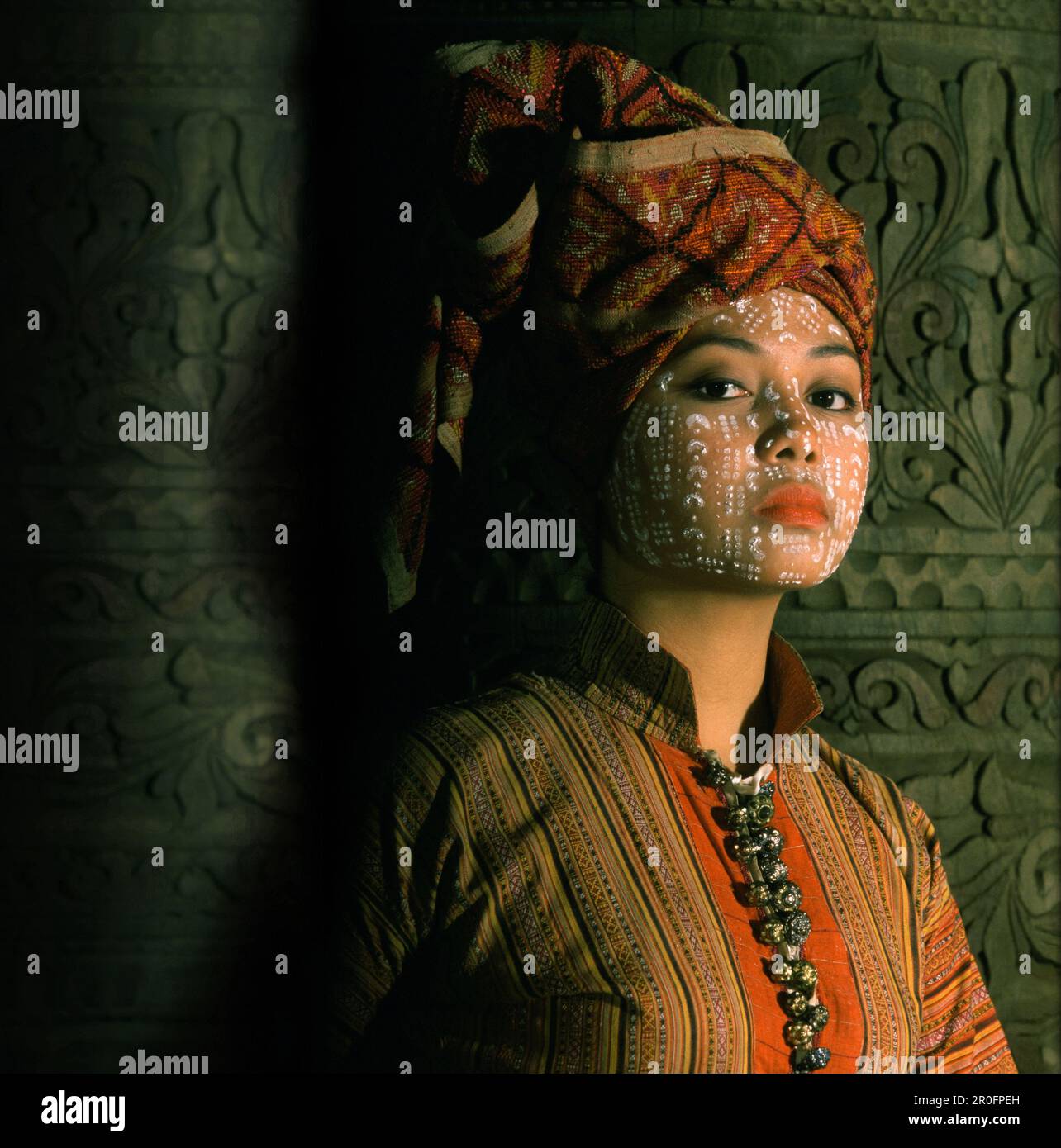 Yakan Braut mit traditionellen Haut Dekoration und Turban, der Insel Basilan, Philippinen, Asien Stockfoto