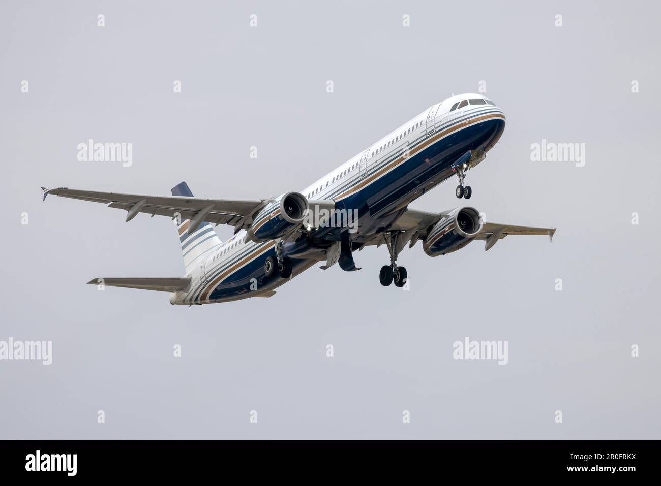 Privilege-Stil Airbus A321-231 (REG: EC-NLJ), Flug KM387 nach Amsterdam für Air Malta. Stockfoto