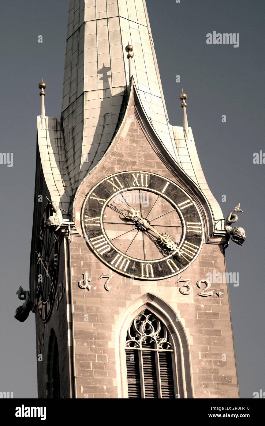 Schweiz, Zürich, Fraumunster Kirche, Uhrenturm Stockfoto