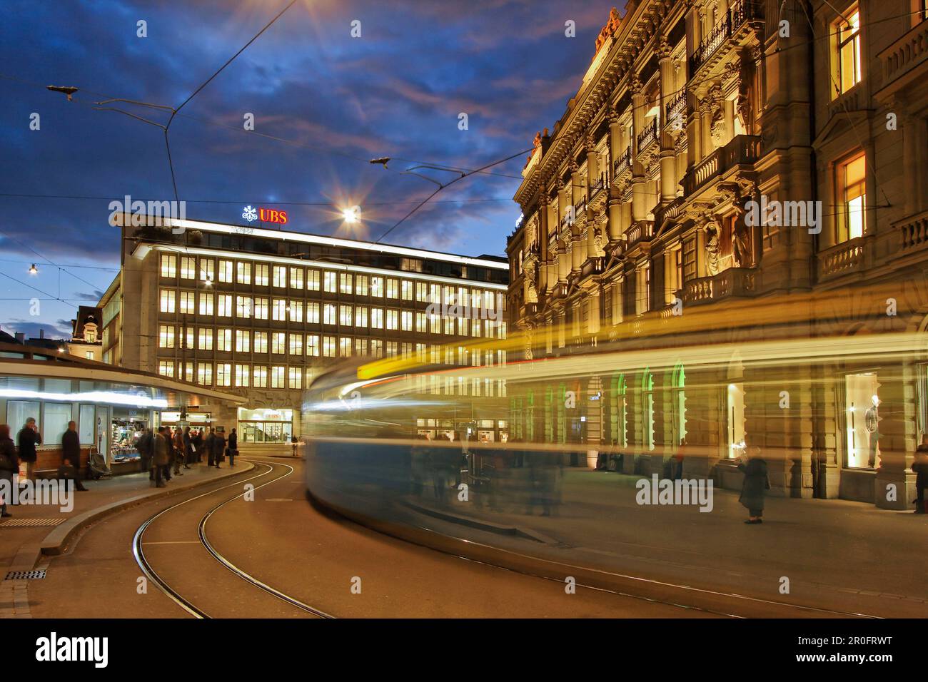 Schweiz, Zürich, Credit suisse, Bank UBS Bahnhofstrasse, Paradeplatz, Straßenbahn Stockfoto