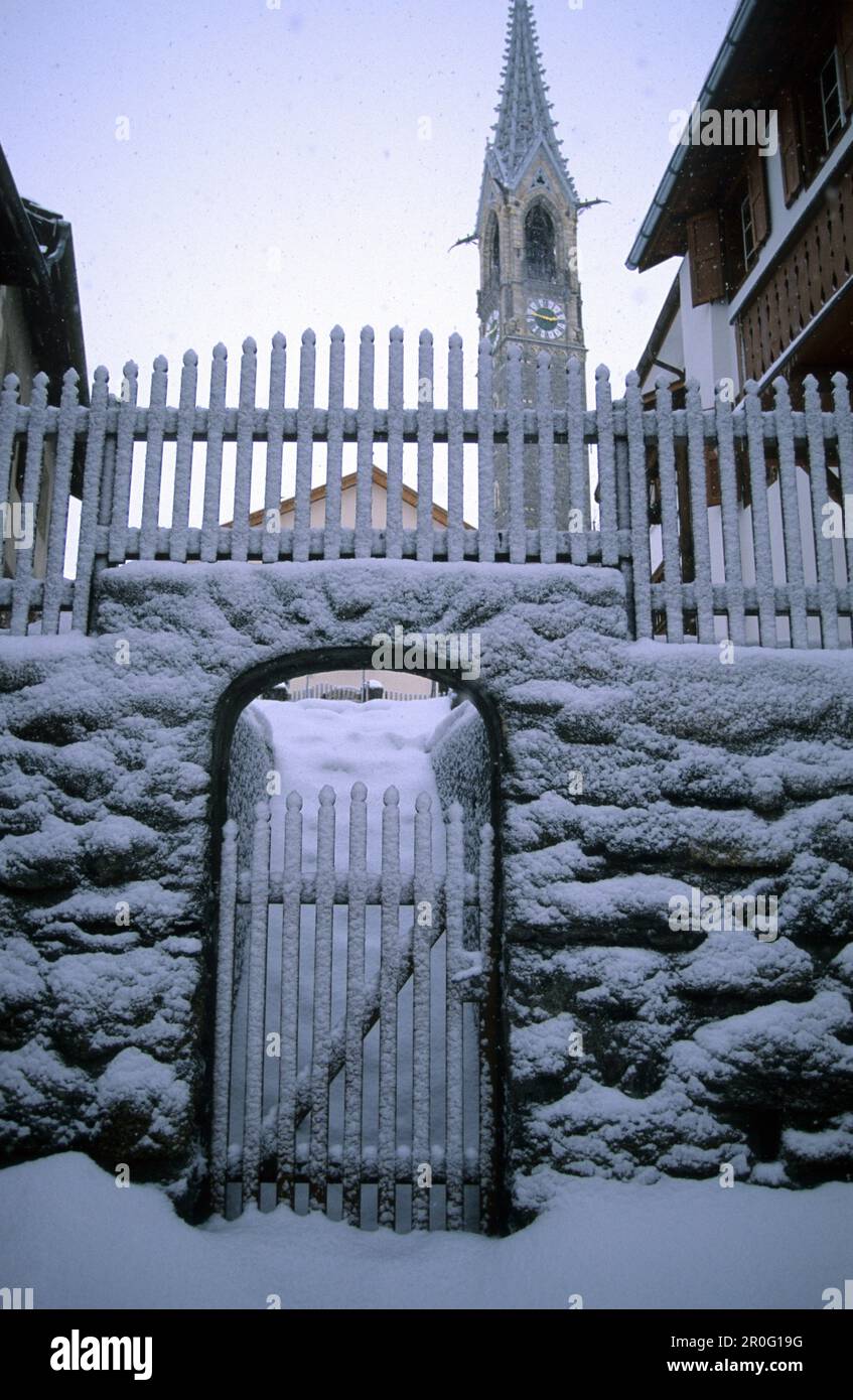 Schneebedecktes Tor, gesendet, untere Engadine, Engadine, Grisons, Die Schweiz Stockfoto