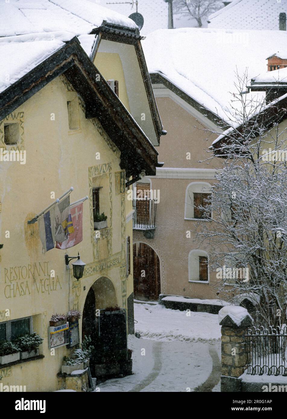 Chasa Veglia Restaurant im Dorf Sent, Lower Engadine, Engadine, Schweiz Stockfoto