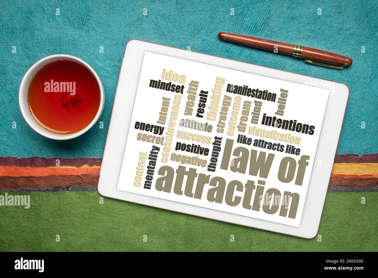 Wörterwolke des Gesetzes der Anziehung auf einem digitalen Tablet Stockfoto