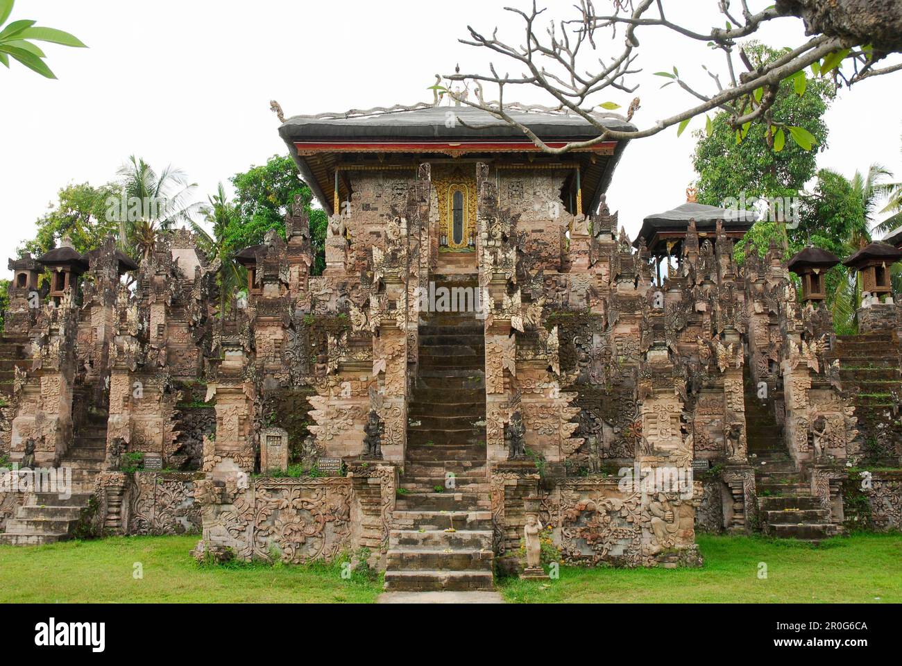 Blick auf den verlassenen Pura Beji Tempel in Sangsit, Nordbali, Indonesien, Asien Stockfoto