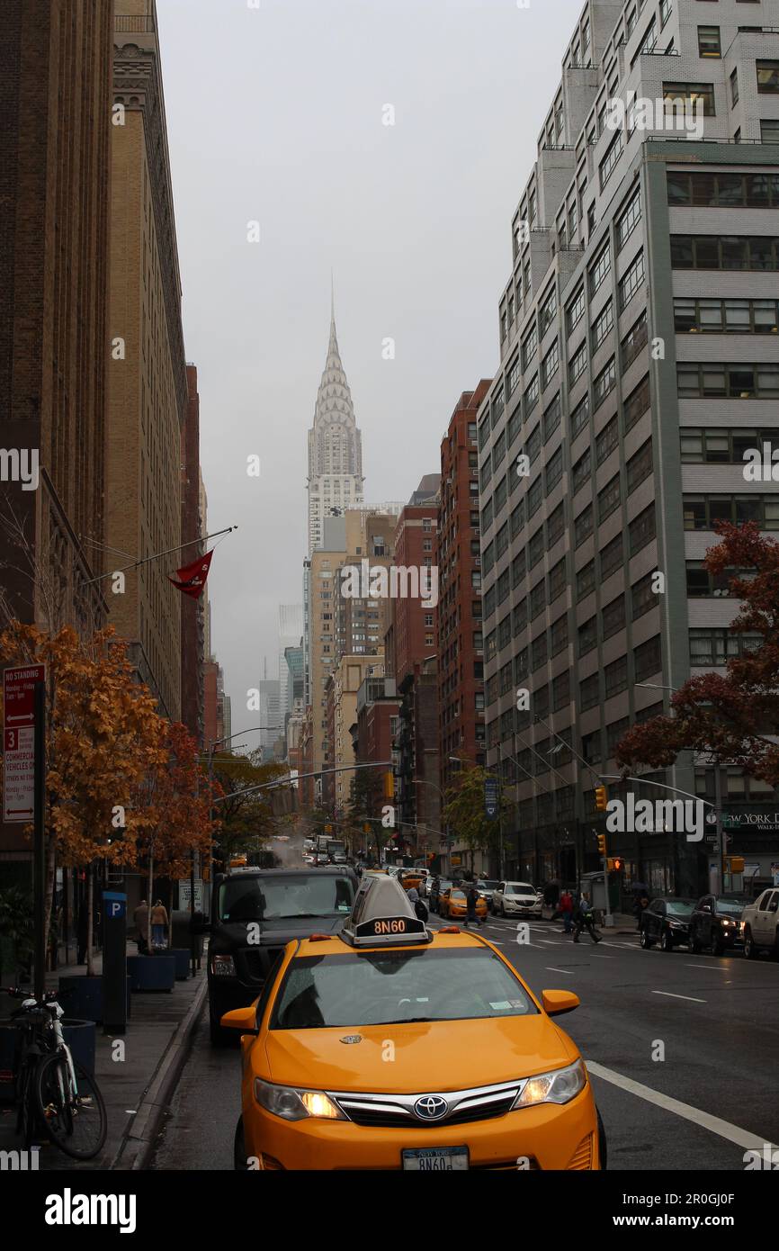 NEW YORK, USA - 15. NOVEMBER 2016 das Chrysler Building von der Innenstadt aus gesehen Stockfoto