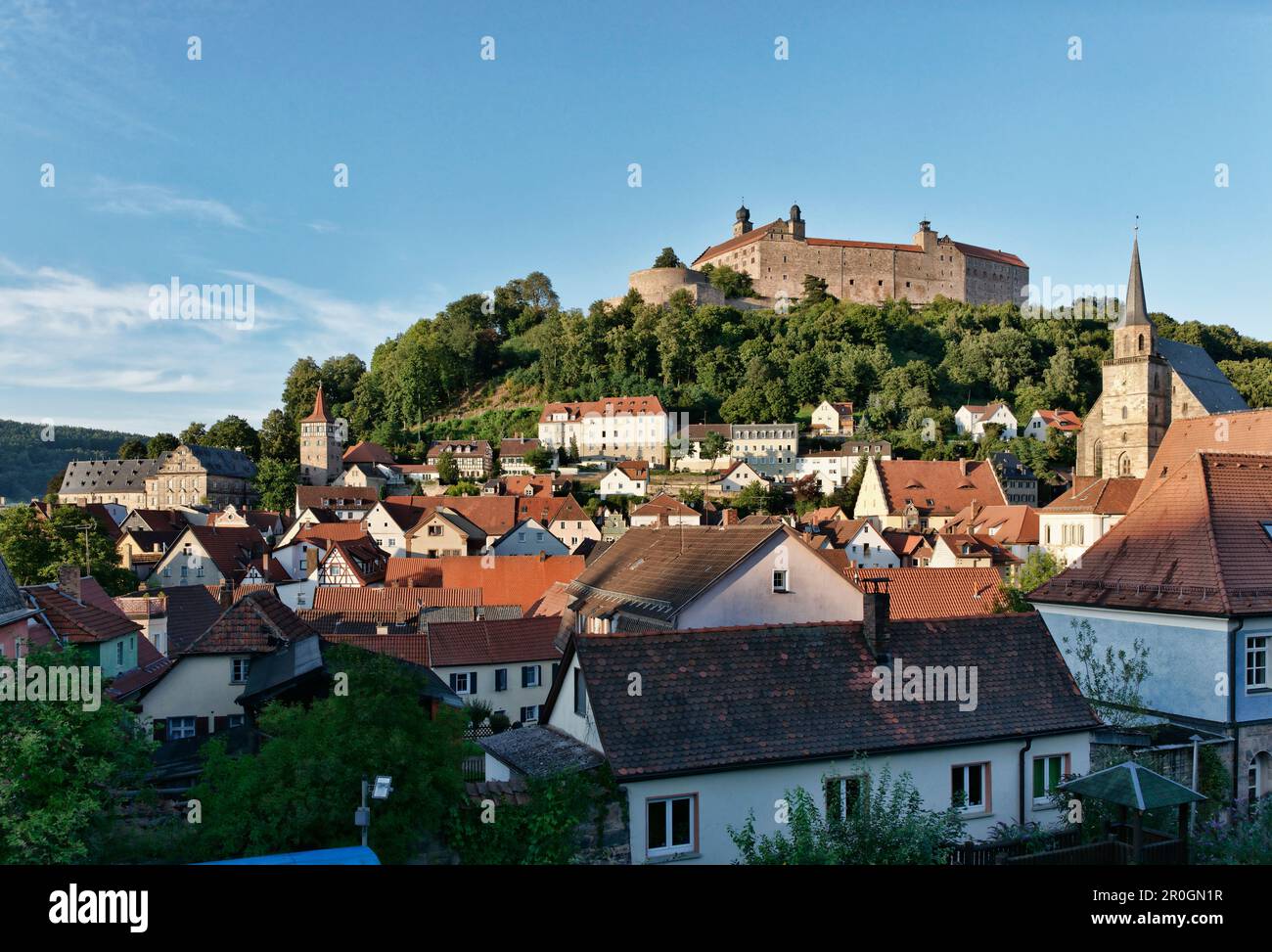 Long Homes' Office Court, Architekt Leonhard Dientzenhofer, Roter Turm, Plassenburg, Petri Kirche, Kulmbach, Oberfranken, Franken, Bayern, Germ Stockfoto