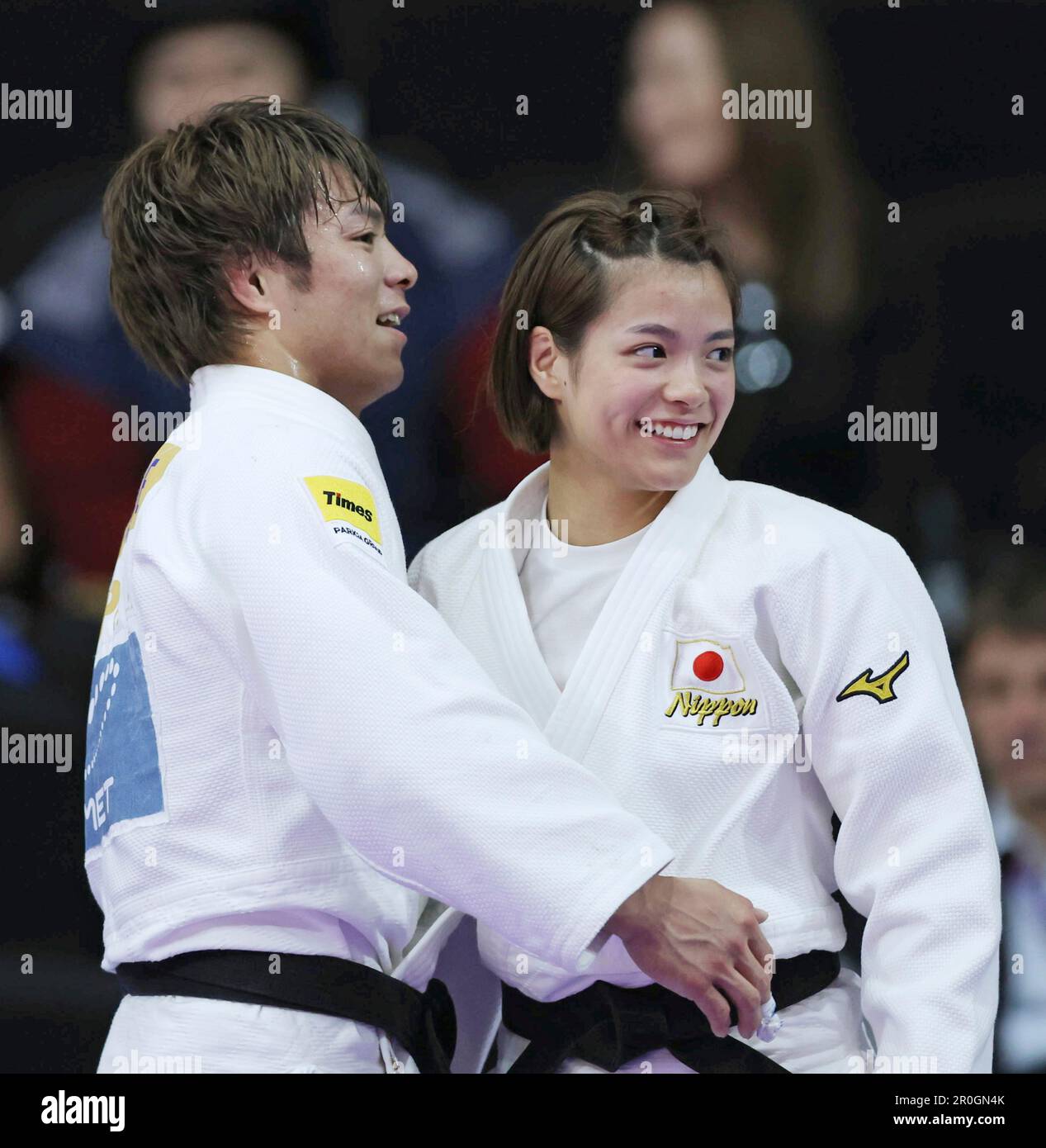 Hifumi Abe and Uta Abe of Japan celebrate after winning each final matches of Men -66 kg and Women -52kg during World Judo Championships in Doha, Qatar on May 8, 2023. The Japanese siblings won the event to claim gold medal together.( The Yomiuri Shimbun via AP Images ) Stockfoto