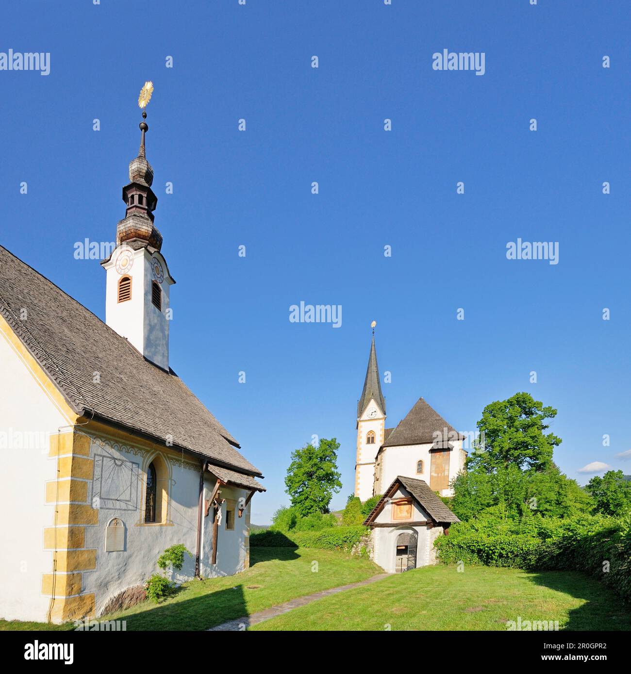 Kirchen von Maria Woerth unter blauem Himmel, Kärnten, Österreich, Europa Stockfoto