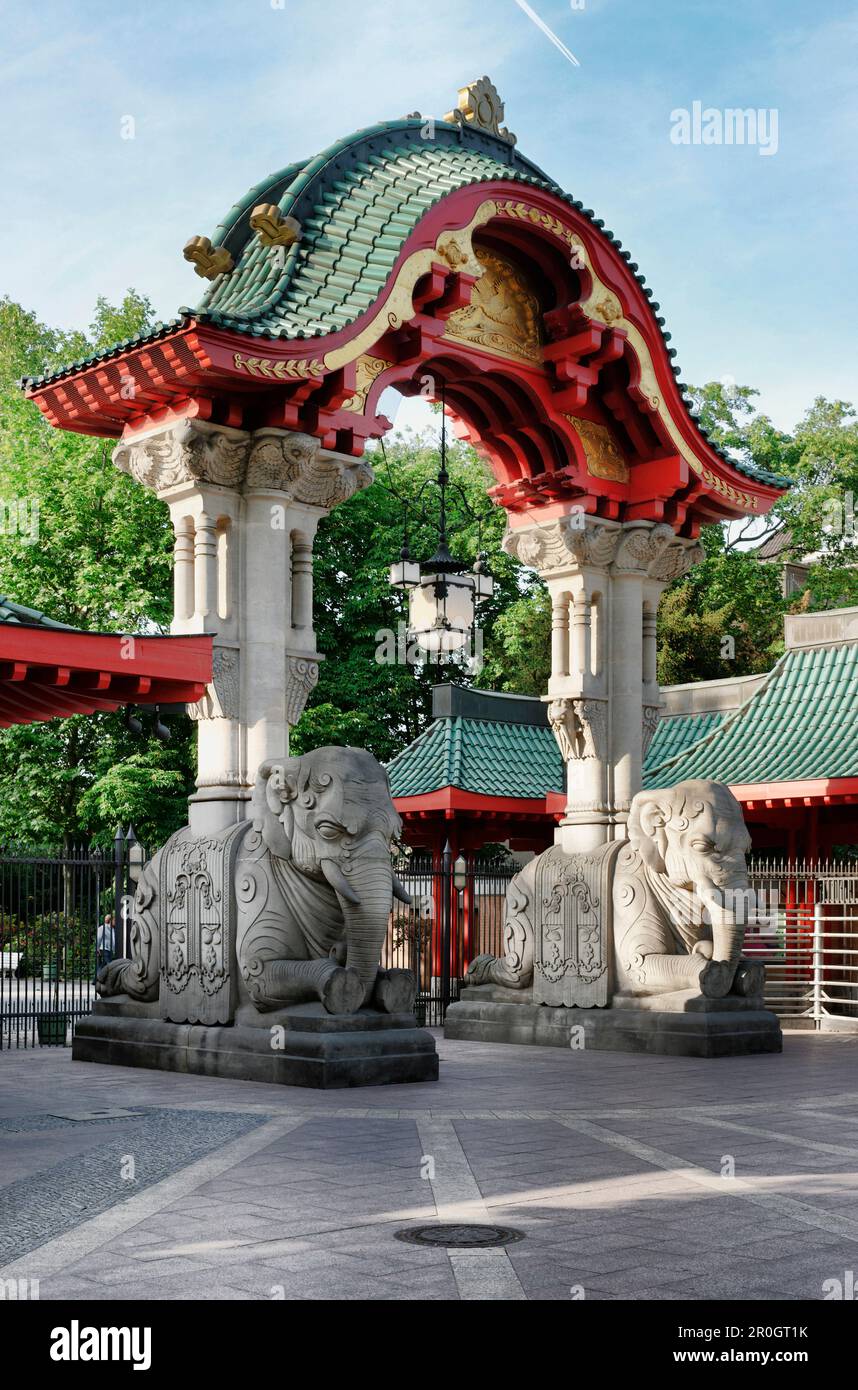 Elefantentor im Zoologischen Garten Berlin, Budapest-Straße, Berlin, Deutschland Stockfoto