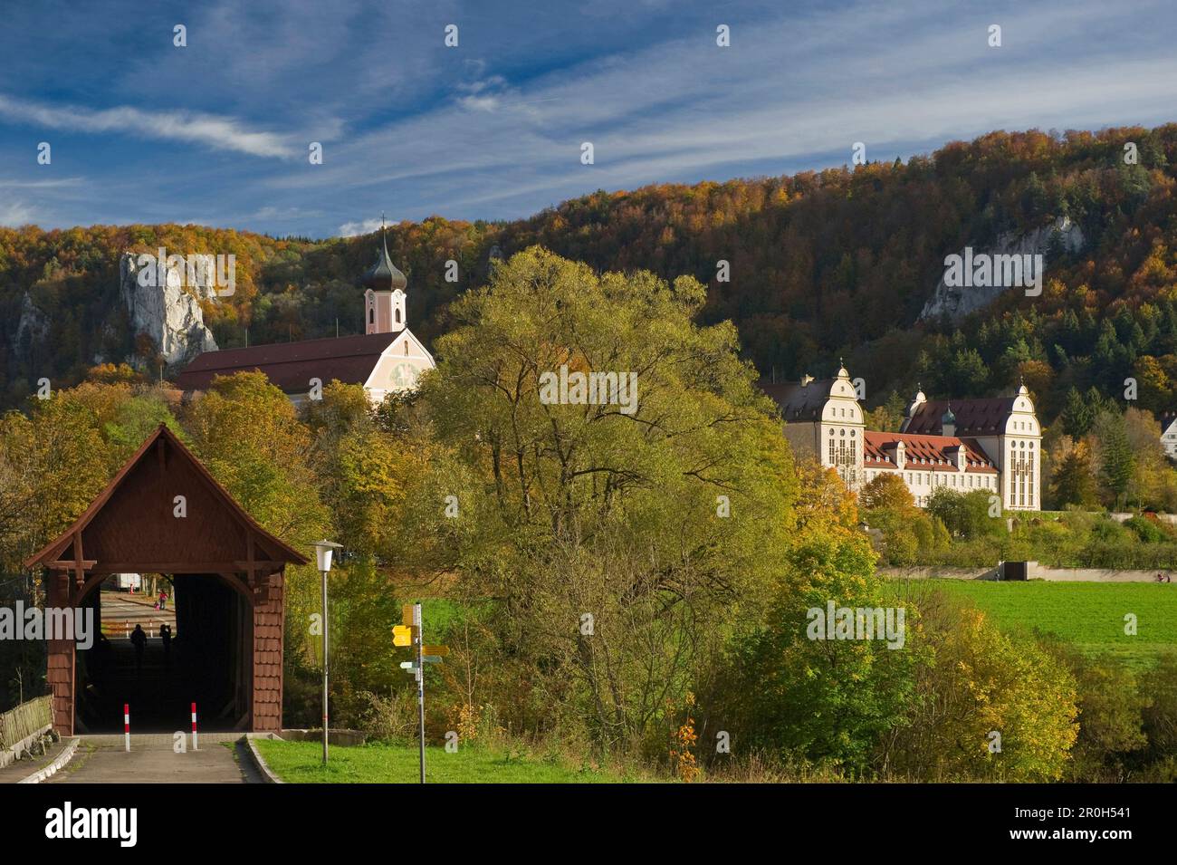 Blick auf das Beuron Archabbey, ein bedeutendes Haus des Benediktinerordens, Oberes Donautal, Schwäbische Alpen, Baden-Württemberg, Deutschland, Europa Stockfoto