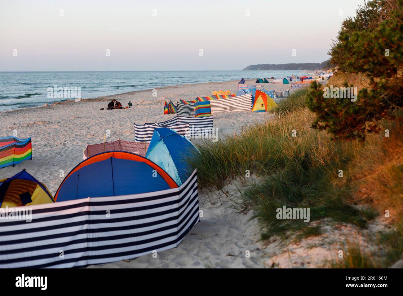 Zelten am Strand, Strand in der Nhe von Bakenberg, Ostsee, Halbinsel  Wittow, Insel Rgen, Mecklenburg Vorpommern, Deutschland Stockfotografie -  Alamy