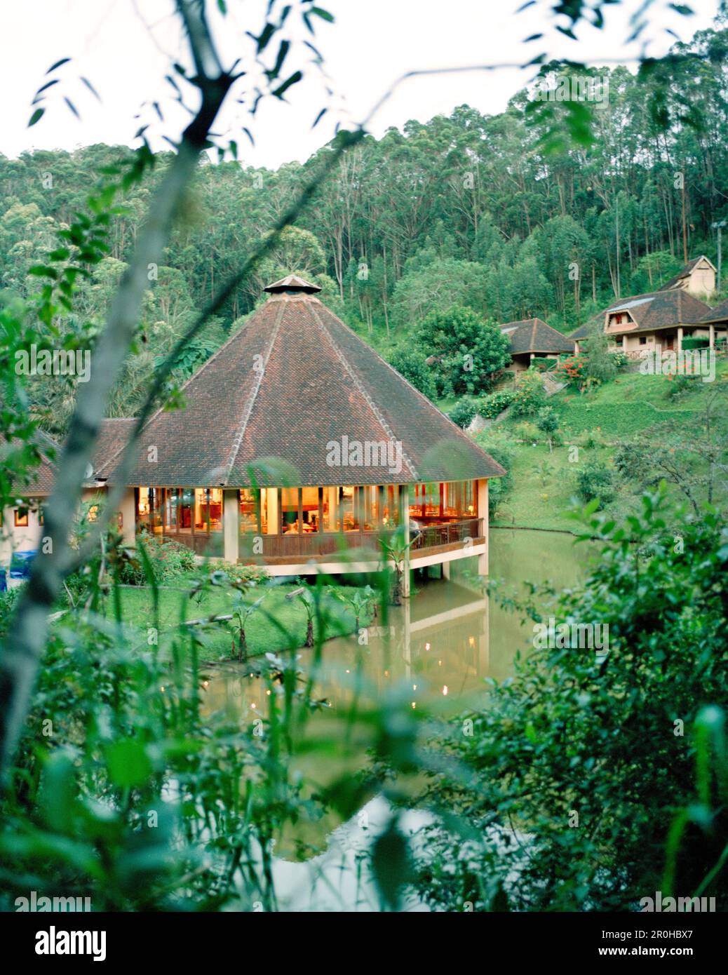 MADAGASKAR, Vakona Forest Lodge in der Dämmerung, Vakona Stockfoto