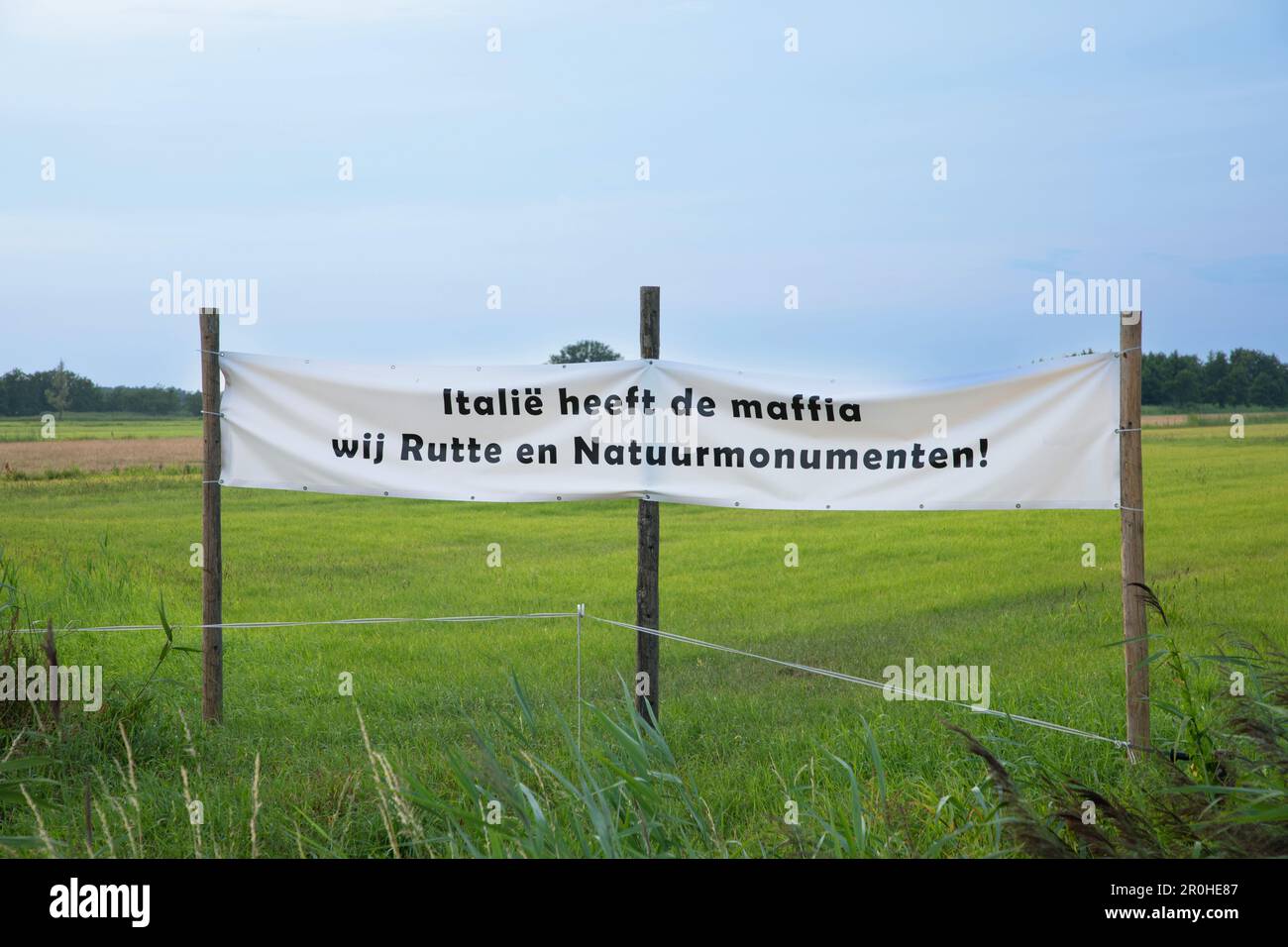 Protest der Landwirte gegen die EU-Agrarpolitik, Banner mit Kritik in Rutte, Niederlande, Overijssel, Steenwijk Stockfoto