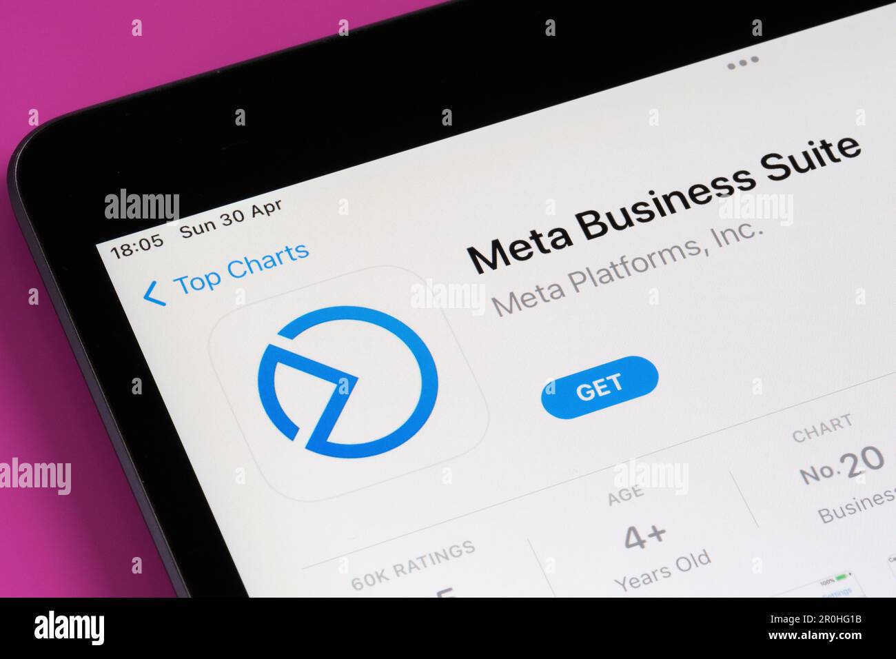 Die Meta Business Suite-App wird im App Store auf dem iPad-Bildschirm angezeigt. Selektiver Fokus. Stafford, Großbritannien, 6. Mai 2023 Stockfoto