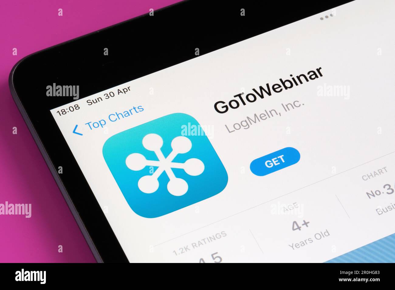 Die GoToWebinar-App wird im App Store auf dem iPad-Bildschirm angezeigt. Selektiver Fokus. Stafford, Großbritannien, 6. Mai 2023 Stockfoto