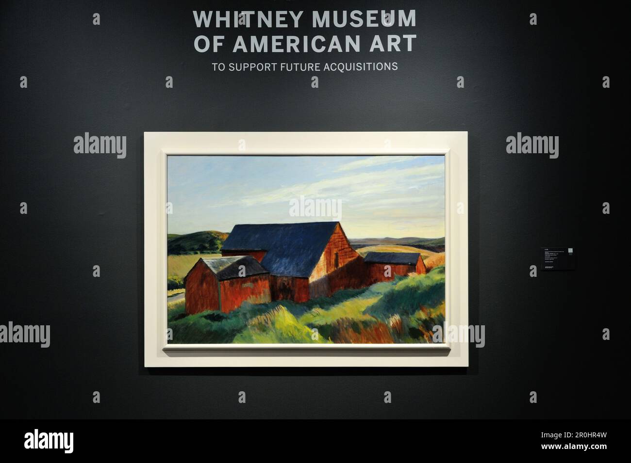 New York, USA. 08. Mai 2023. Cobb's Barns, by South Truro by Edward Hopper (geschätzter Wert: 8 bis 12 Millionen US-Dollar) wird in der Pressevorschau für die Auktionen von Sotheby's am 2023. Mai bei Sotheby's in New York, NY, am 8. Mai 2023 ausgestellt. (Foto: Stephen Smith/SIPA USA) Guthaben: SIPA USA/Alamy Live News Stockfoto