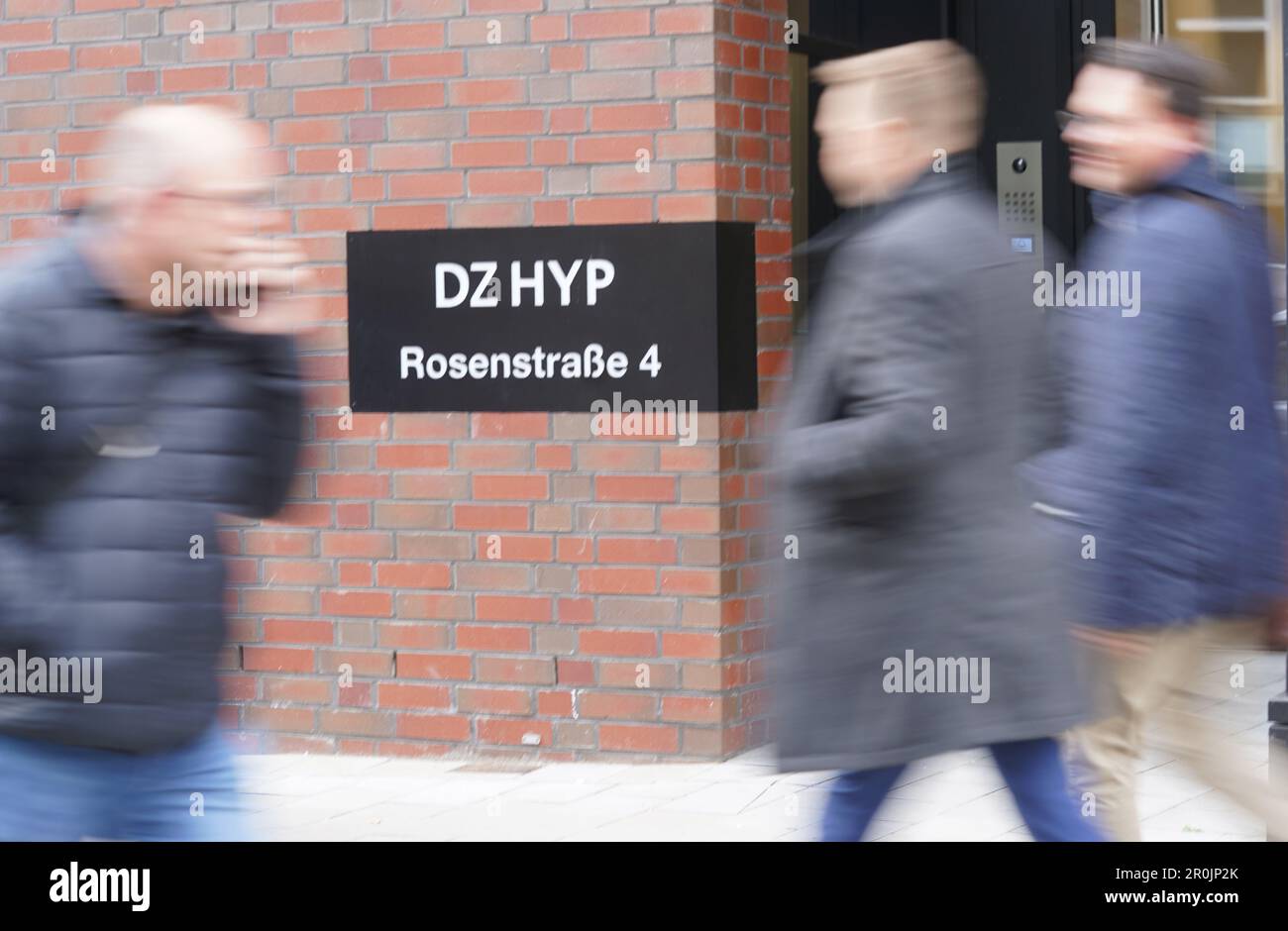 PRODUKTION 04 Mai 2023 Hamburg Blick Auf Das Logo Der DZ Hyp Bank 