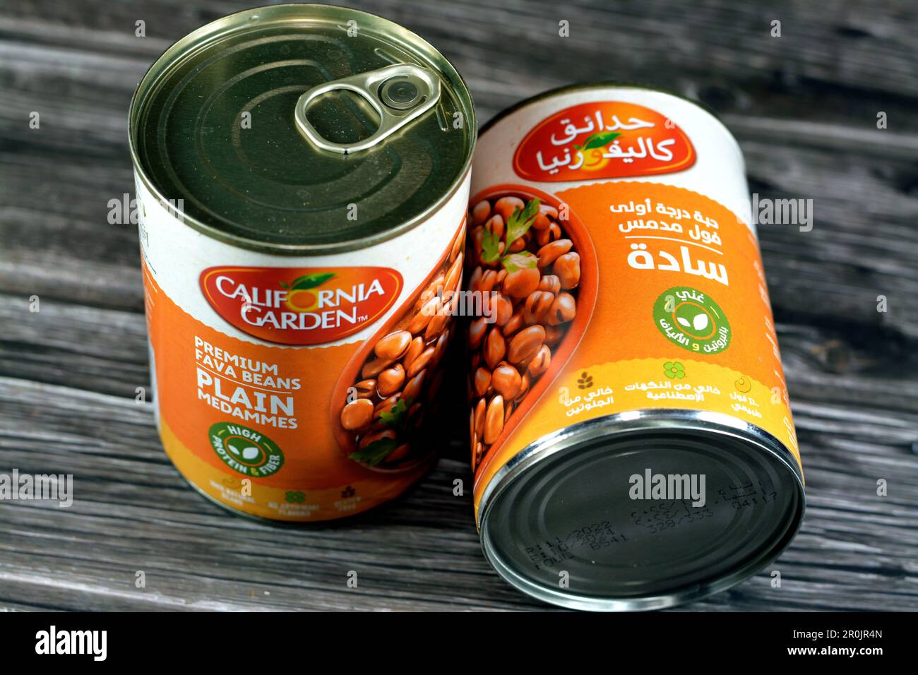 Kairo, Ägypten, Mai 6 2023: Canned California Garden Premium Fava Beans einfache Medammes, hohe Proteinfasern, Fava Beans, das Hauptgericht, und Sandwi Stockfoto