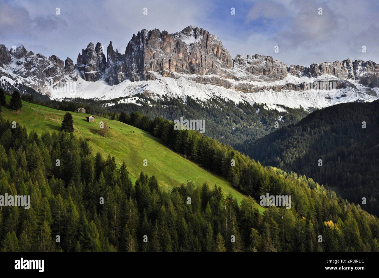 Schnee in den Bergen Rosengarten, Catinaccio, St. Zyprian, Tiers, Tiers-Tal, Naturpark Schlern-Rosengarten, Dolomiten, Südtirol, Südtirol, Stockfoto
