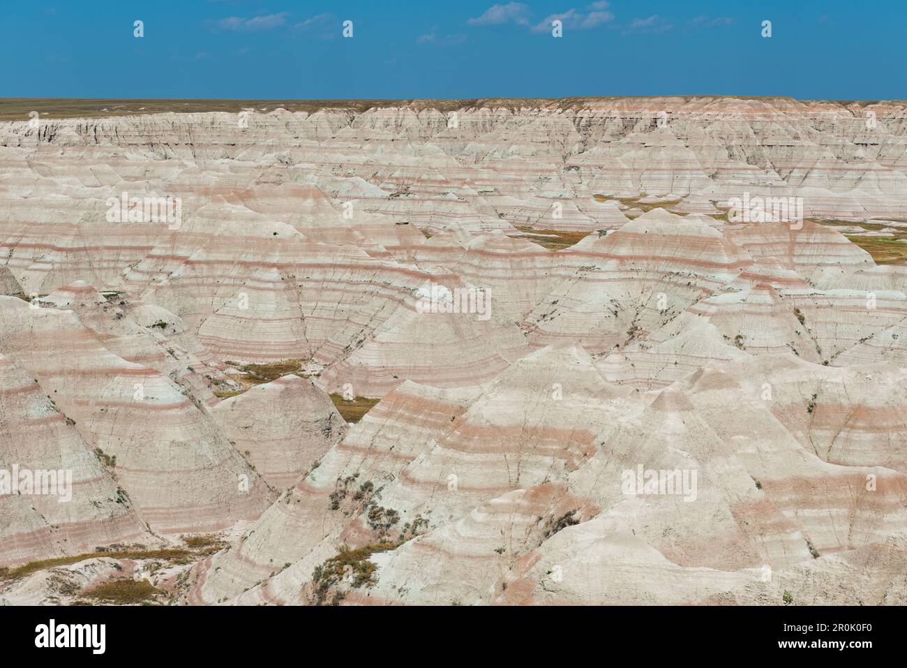 Badlands mit Felsschichten bei Sonnenuntergang, Badlands-Nationalpark, South Dakota, USA. Stockfoto