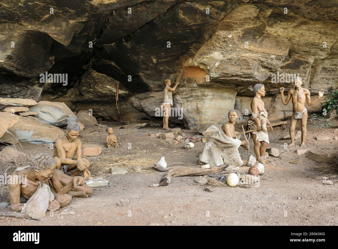 Haupthöhle mit Figuren von San Buschmännern, Haupthöhle, Riesenschloss, Drakensberg, uKhahlamba-Drakensberg Park, UNESCO-Weltkulturerbe Maloti-Drakensb Stockfoto