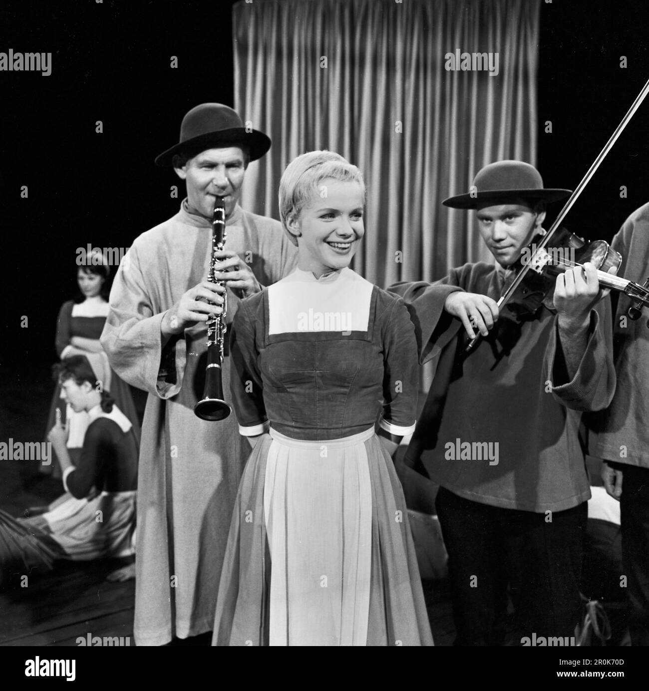 Faust, Spielfilm nach dem Stück von Johann Wolfgang von Goethe, Deutschland 1960, Regie: Peter Gorski, Darsteller: Heidi Leupolt in der Szene Osterspaziergang. Stockfoto