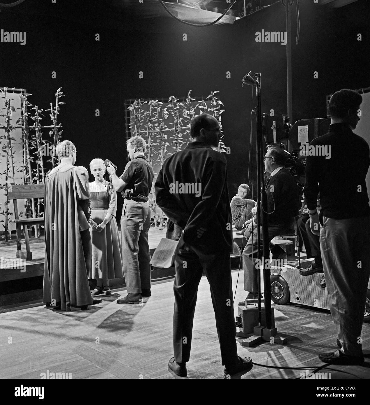 Faust, Spielfilm nach dem Stück von Johann Wolfgang von Goethe, Deutschland 1960, Regie: Peter Gorski, Darsteller: Ella Büchi vor der Kamera. Stockfoto