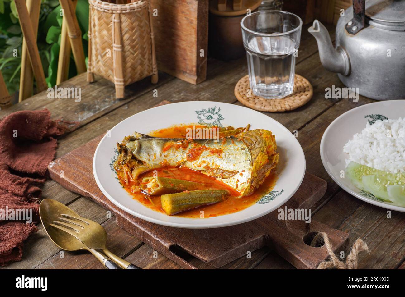 Malaysische Gerichte Silberkatzensuppe Malaiisch genannt Ikan Patin Asam Pedas Stockfoto