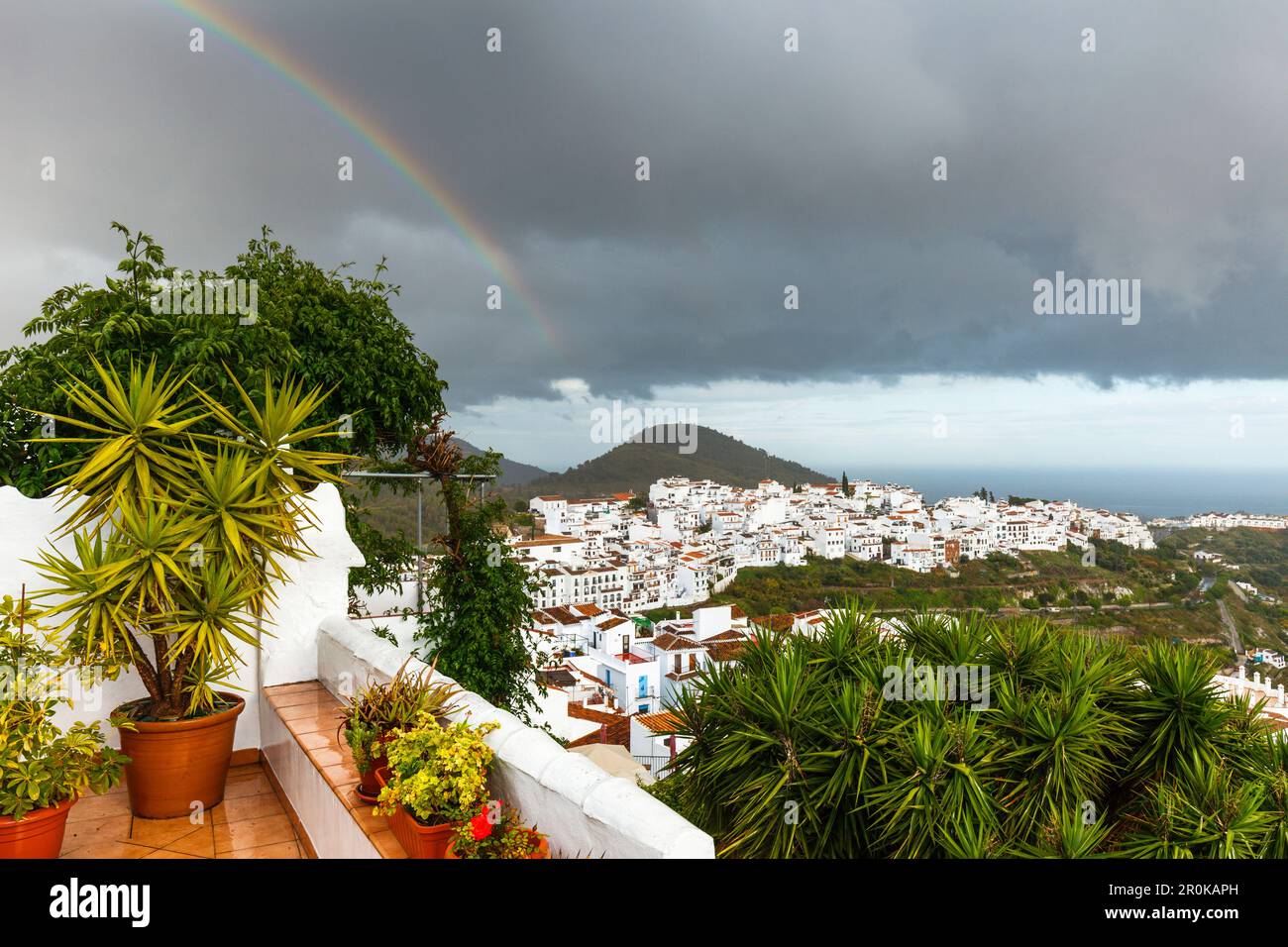 Blick über Frigiliana, Pueblo Blanco, weißes Dorf, Malaga Provinz, Andalusien, Spanien, Europa Stockfoto