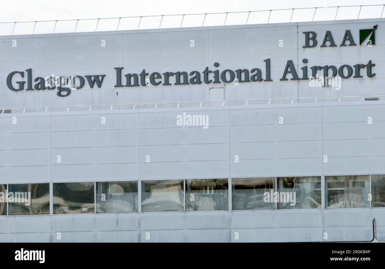 Aktenfoto vom 27.08/11, Luftbild des Flughafens Glasgow. Die schottische Regierung muss einen Plan zur Wiederbelebung des Vermögens der Flughäfen des Landes vorlegen, sagte Labour-Führer Anas Sarwar. Ausgabedatum: Dienstag, 9. Mai 2023. Stockfoto