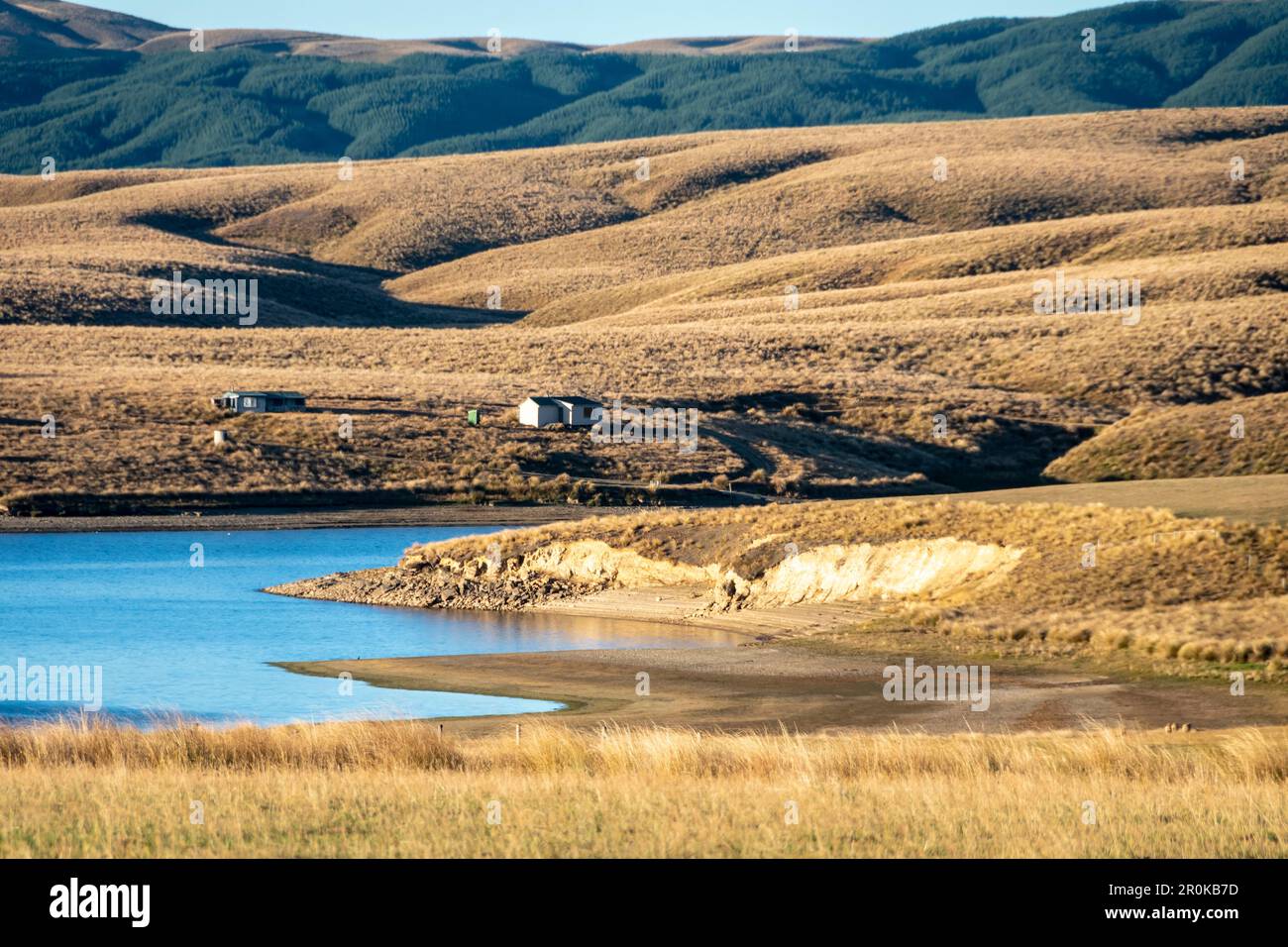 Angelhütten am Ufer des Lake Onslow, in der Nähe von Roxburgh, Otago, South Island, Neuseeland Stockfoto