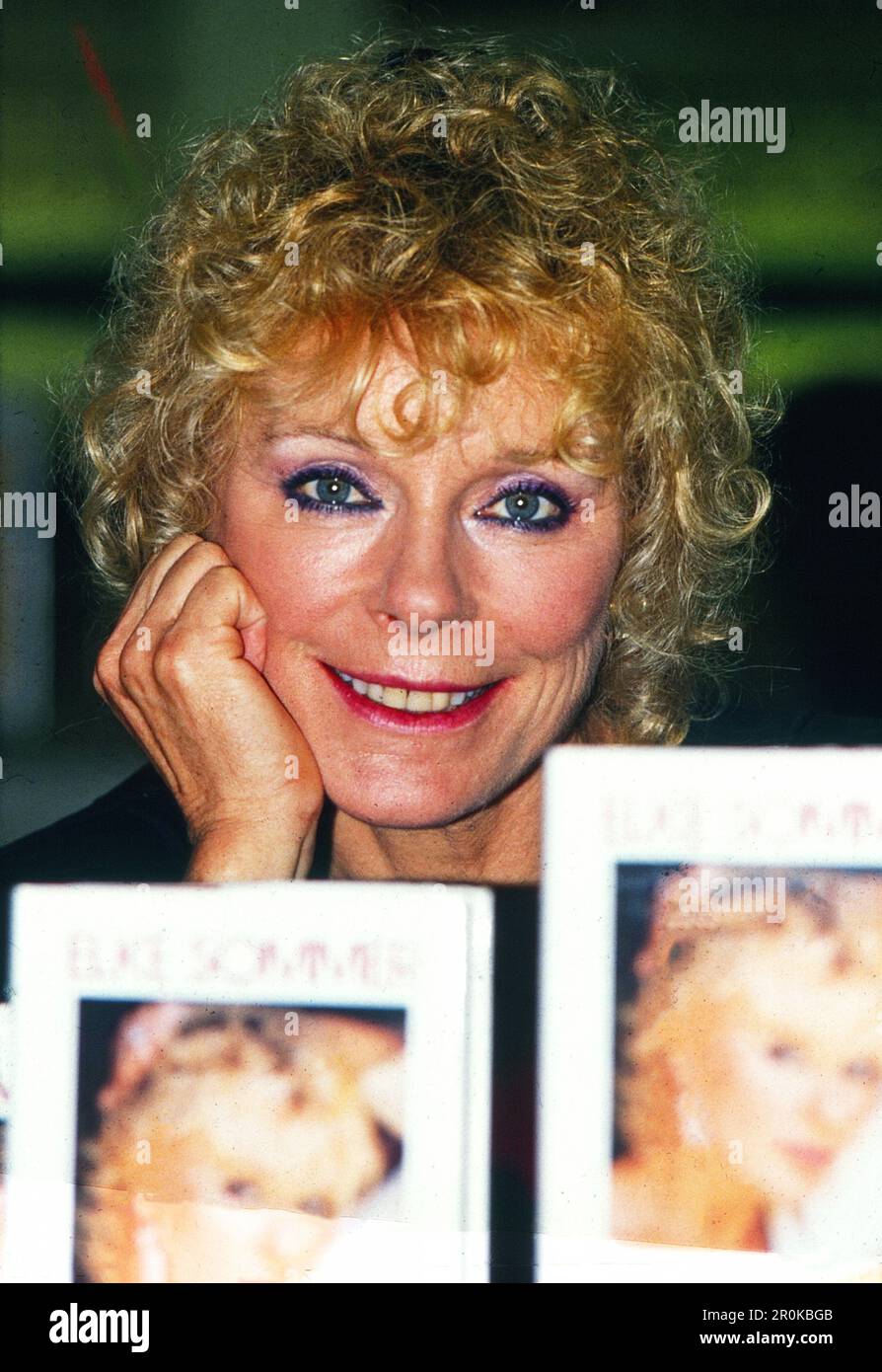 Schauspielerin Elke Sommer bei der Vorstellung ihres Buchs 'unter uns