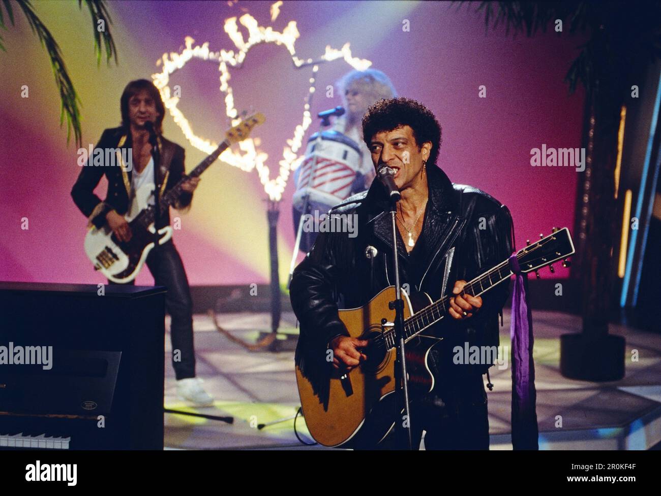 Mungo Jerry, Britisch Rock und Blues Band mit Frontmann, Sänger und Gitarrist Ray Dorset, hier bei einem Konzert in Deutschland, 1996. Mungo Jerry, British Rock and Blues Band mit Sänger, Songwriter und Gitarrist Ray Dorset, hier bei einem Konzert in Deutschland, 1996. Stockfoto