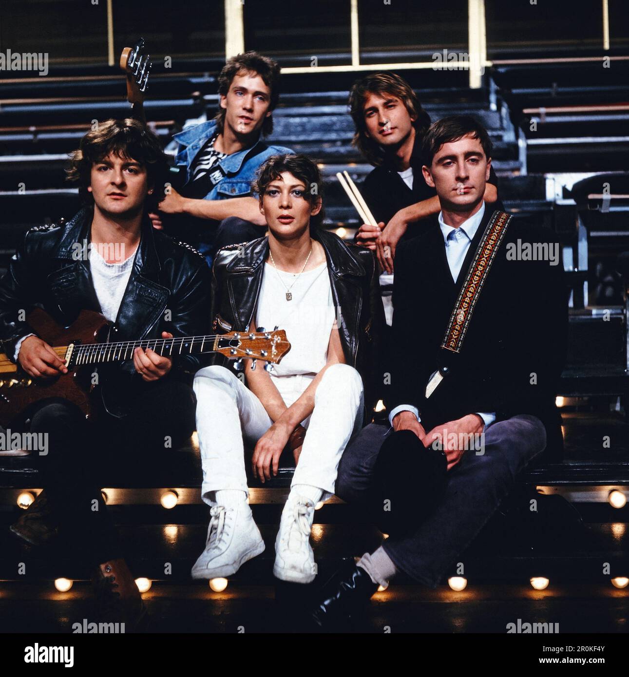 Hitparade, ZDF Musiksendung, Auftritt der deutschen Band: Jawoll, mit Jochen Bien, Matthias Kutschke, Robert Forster, Sängerin Kornelia Scholz, Richard Herberger, Deutschland, 5. Juli 1982. Hitparade, TV-Musikshow, deutsche Band: Jawoll, Deutschland, 5. Juli 1982. Stockfoto