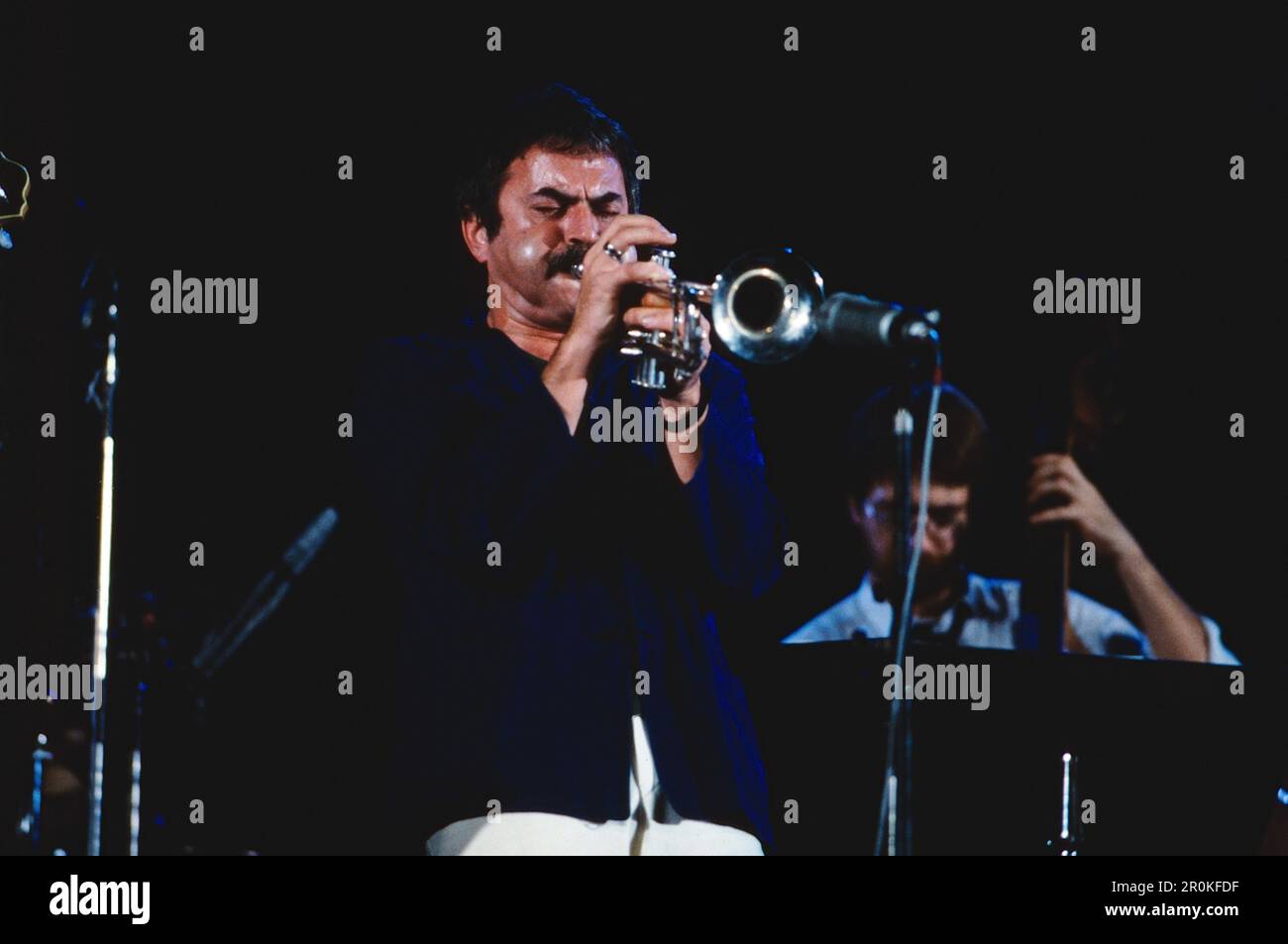 Jazz Fest Berlin, Philharmonie, Deutschland, 1984, Enrico Rava italienischer Jazztrompeter mit Enrico Rava italienisches Projekt. Jazz Fest Berlin, Philharmonie, Deutschland, 1984, Enrico Rava, Italienischer Jazz-Trompetenspieler mit Enrico Rava Italian Project Stockfoto