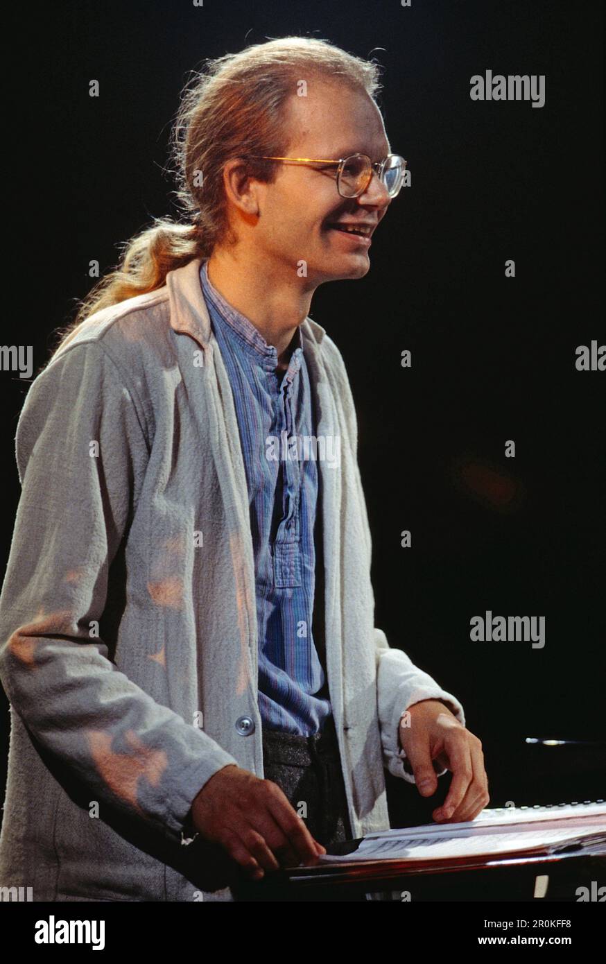 Jazz Fest Berlin, Philharmonie, Deutschland, 1993, Frank Raschke, deutscher Jazzpianist , Auftritt mit Vielharmonie & RBT Orchester. Jazz Fest Berlin, Philharmonie, Deutschland, 1993, Frank Raschke, Deutscher Jazzpianist, Aufführung mit Vielharmonie & RBT Orchestra. Stockfoto