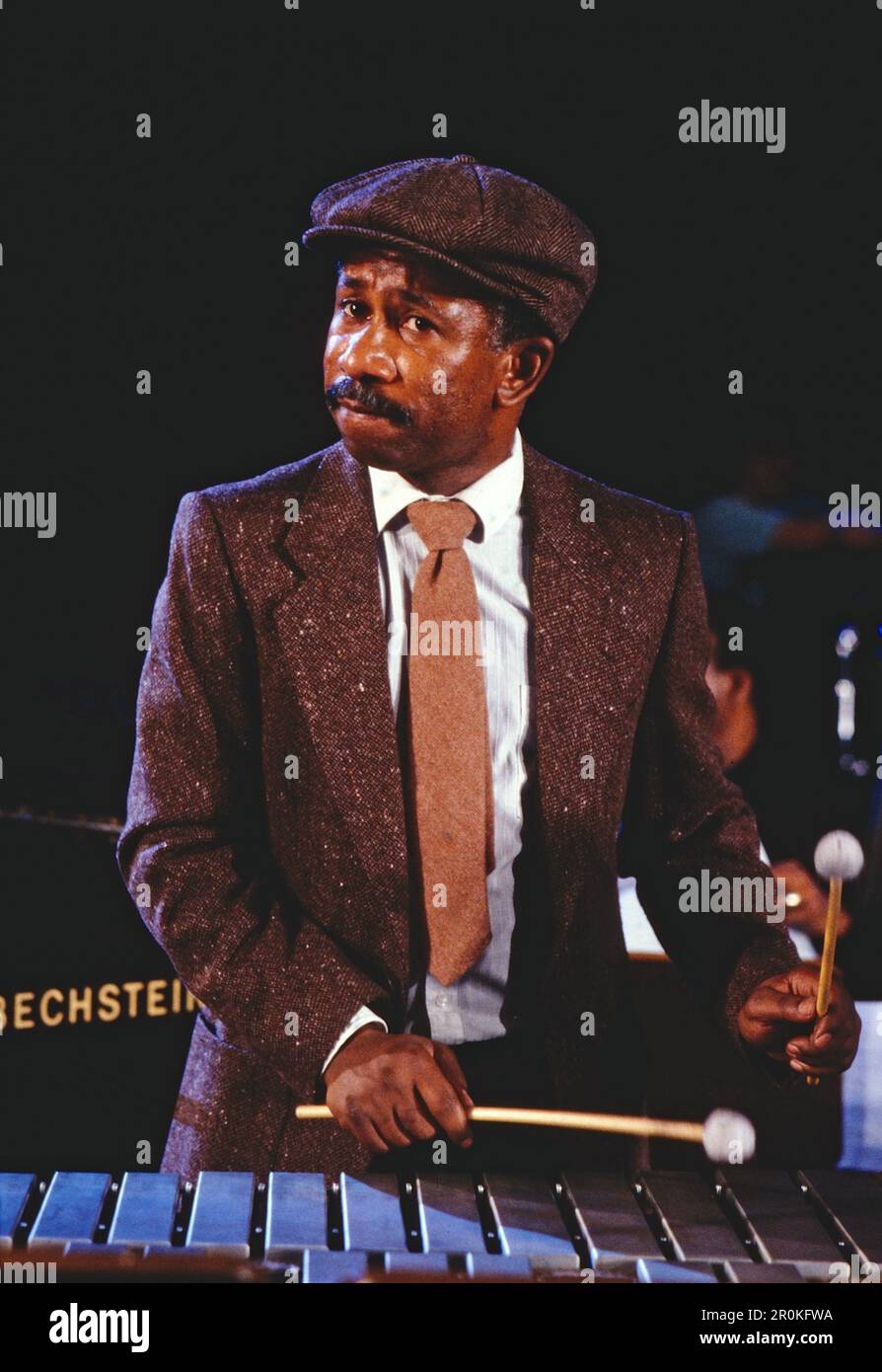 Jazz Fest Berlin, Philharmonie, Deutschland, 1987, Khan Jamal, Amerikanischer Jazz-Musiker, am Vibraphon, Auftritt mit dem Jahrhundertwandorchester. Jazz Fest Berlin, Philharmonie, Deutschland, 1987, Khan Jamal, Amerikanischer moderner Jazzmusiker, spielt Vibraphone, Aufführung mit dem Change of the Century Orchestra. Stockfoto
