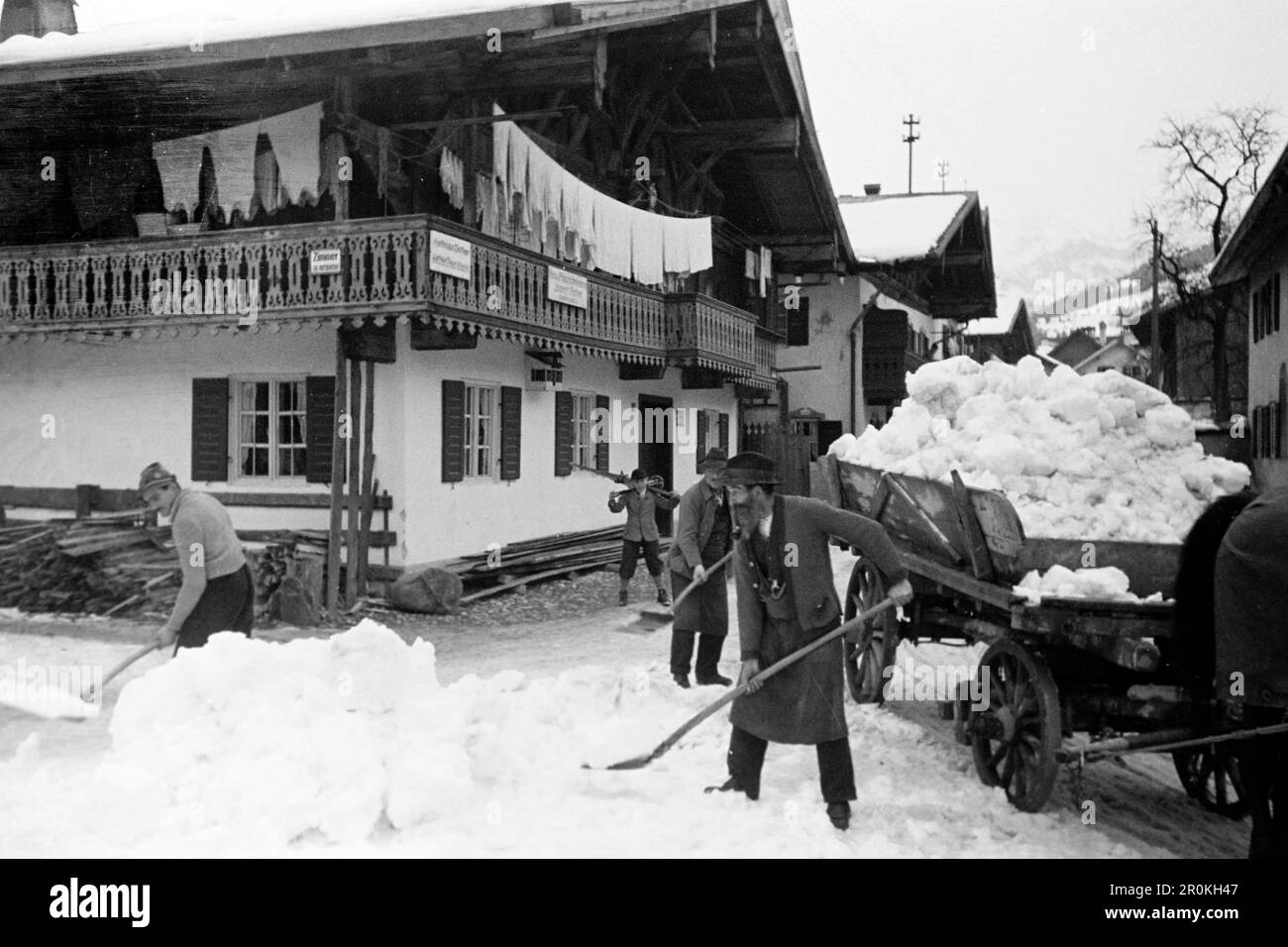 Schnee auf der straße SchwarzweißStockfotos und bilder Alamy