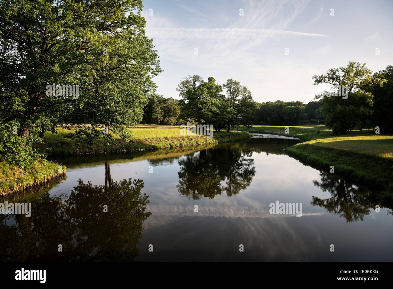 UNESCO-Weltkulturerbe Muskau-Gärten Prinz Pueckler Park, Fluss Neisse an der Grenze zu Polen, Lausitz, Sachsen, Deutschland Stockfoto