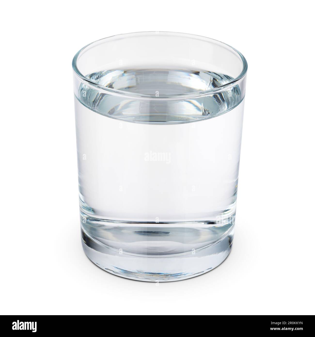 Glas sauberes, stilles Wasser, isoliert auf weißem Hintergrund. Stockfoto