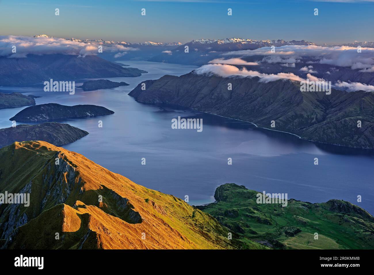 Lake Wanaka, von Roys Peak, Harris Mountains, Mount Aspiring National Park, UNESCO Welterbe Te Wahipounamu, Queenstown-Lake District, Otago, South IS Stockfoto