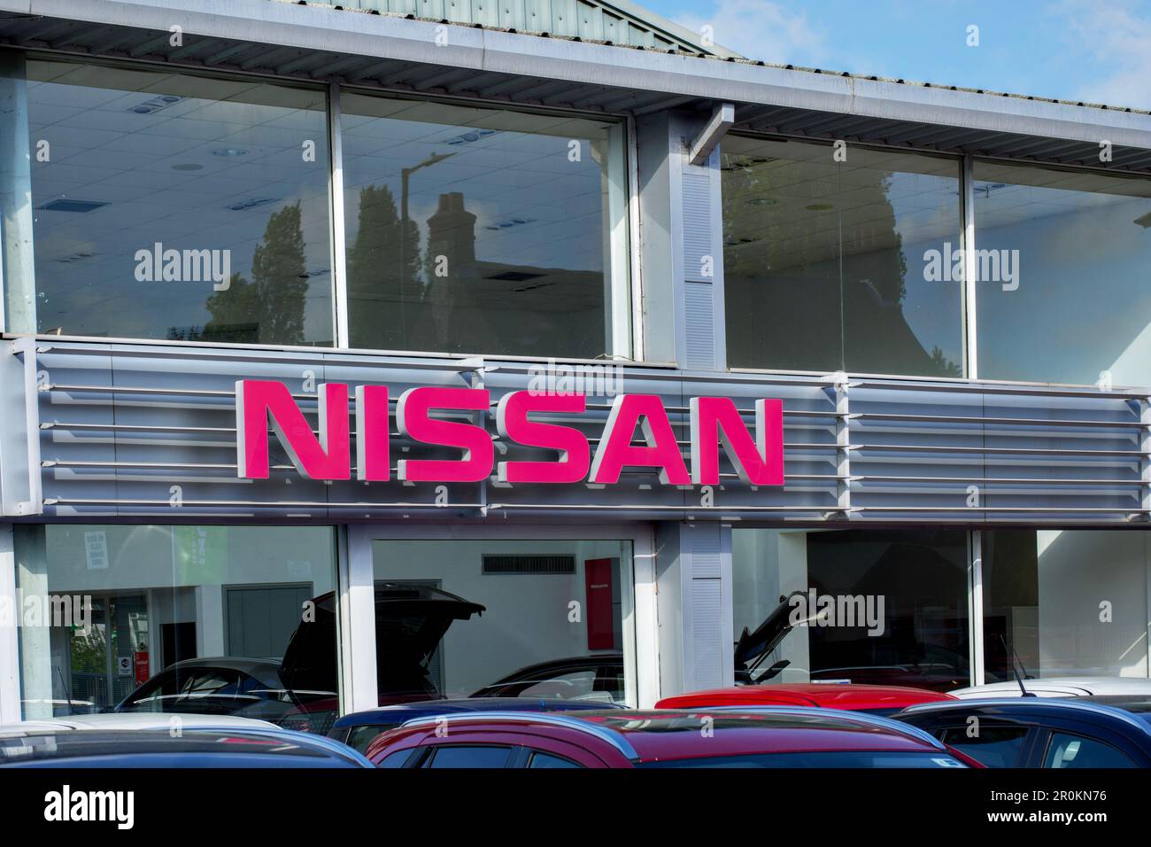 Glyn Hopkin Nissan & Suzuki Autohaus, Lower High Street, Watford, Herts, England, UK Stockfoto