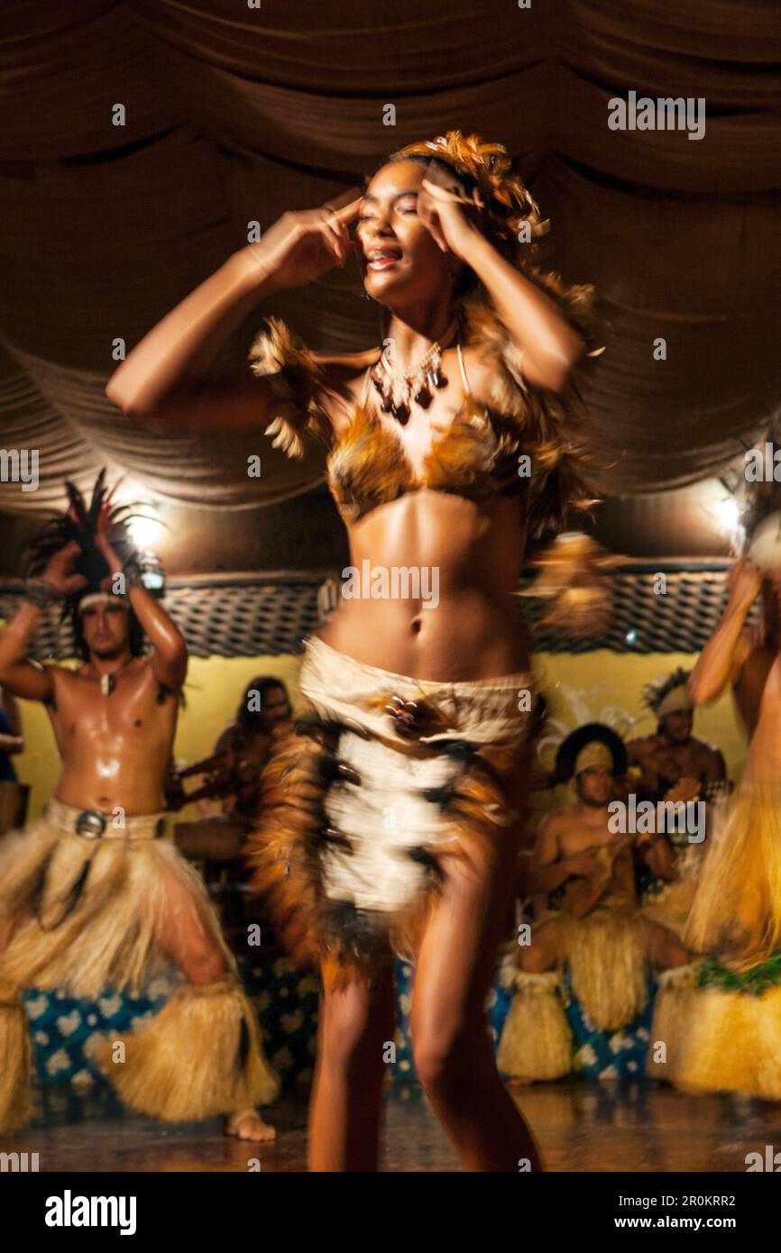 EASTER ISLAND, CHILE, Isla de Pascua, Rapa Nui, ein Maki Maki Tanz Performance, die viel Energie zur Verfügung gestellt und ein wenig Publikum Teilnahme Stockfoto EASTER ISLAND, CHILE, Isla de Pascua, Rapa Nui, ein Maki Maki Tanz Performance, die viel Energie zur Verfügung gestellt und ein wenig Publikum Teilnahme Stockfoto