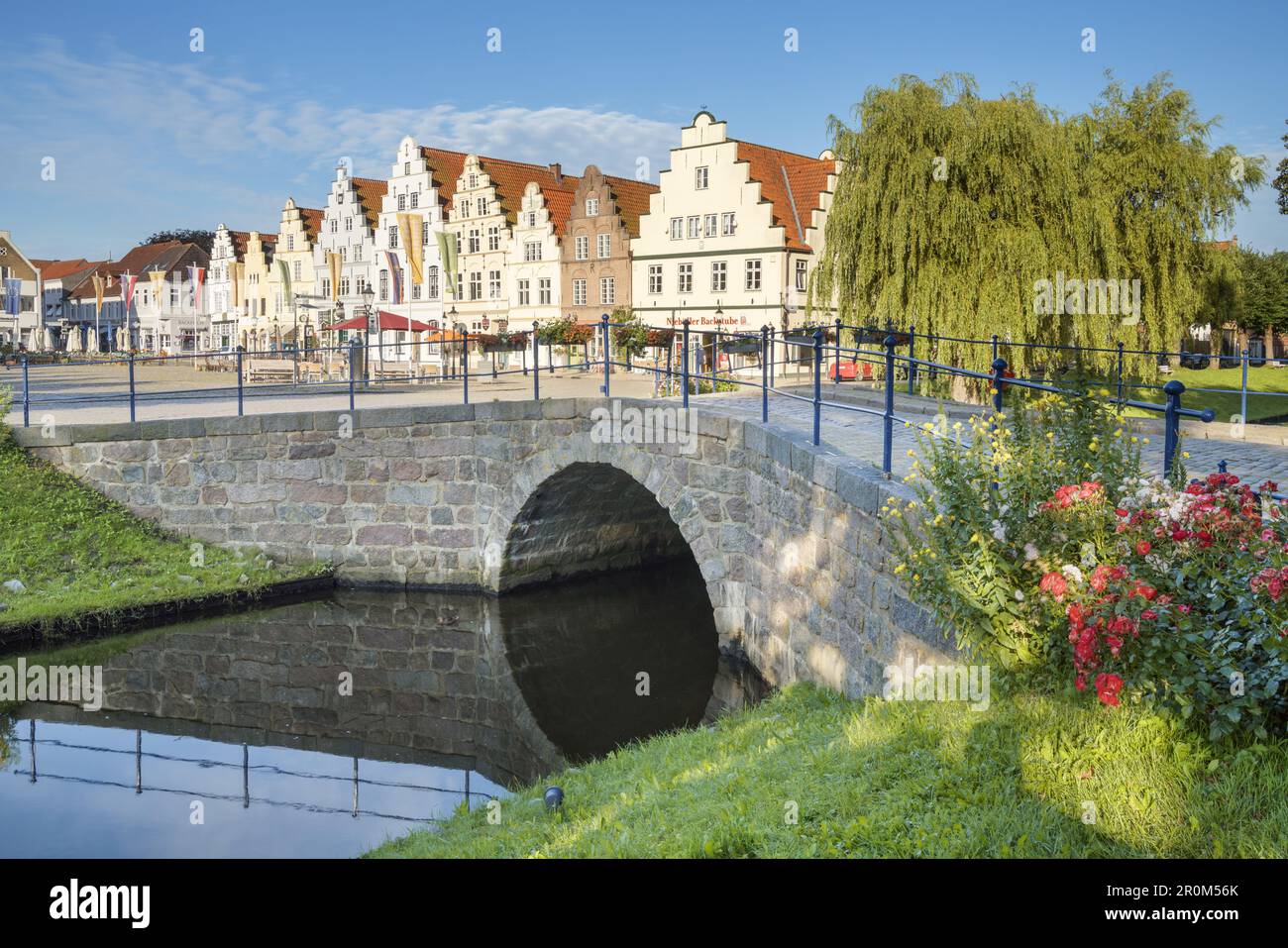 Häuser in der Altstadt von Friedrichstadt, Nordfriesien, Schleswig-Holstein, Norddeutschland, Europa Stockfoto