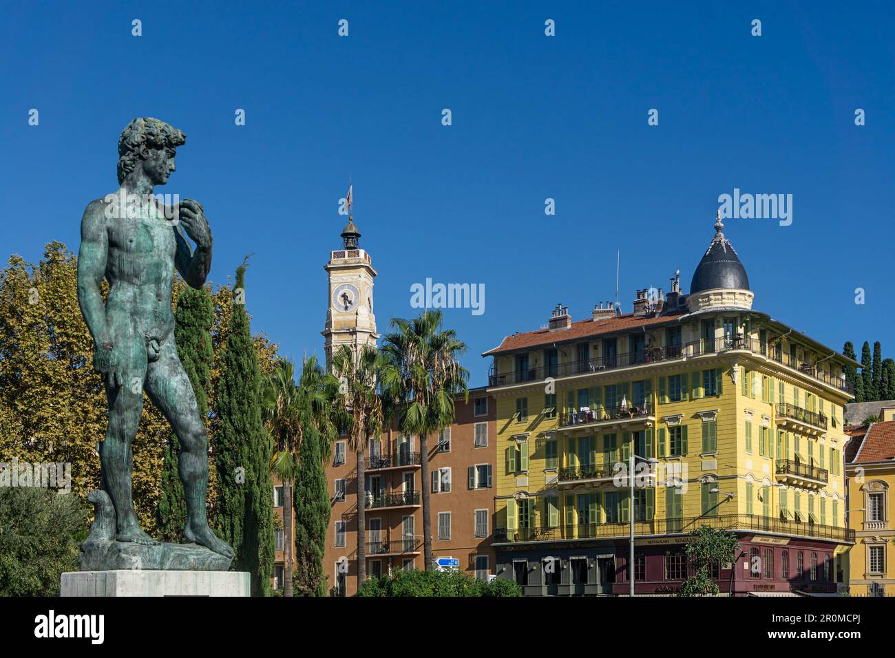 David Statue, Promenade du Paillon, herrliche Fassaden auf dem Boulevard Jean Jaures, Tower Saint-Francois, Nizza Stockfoto
