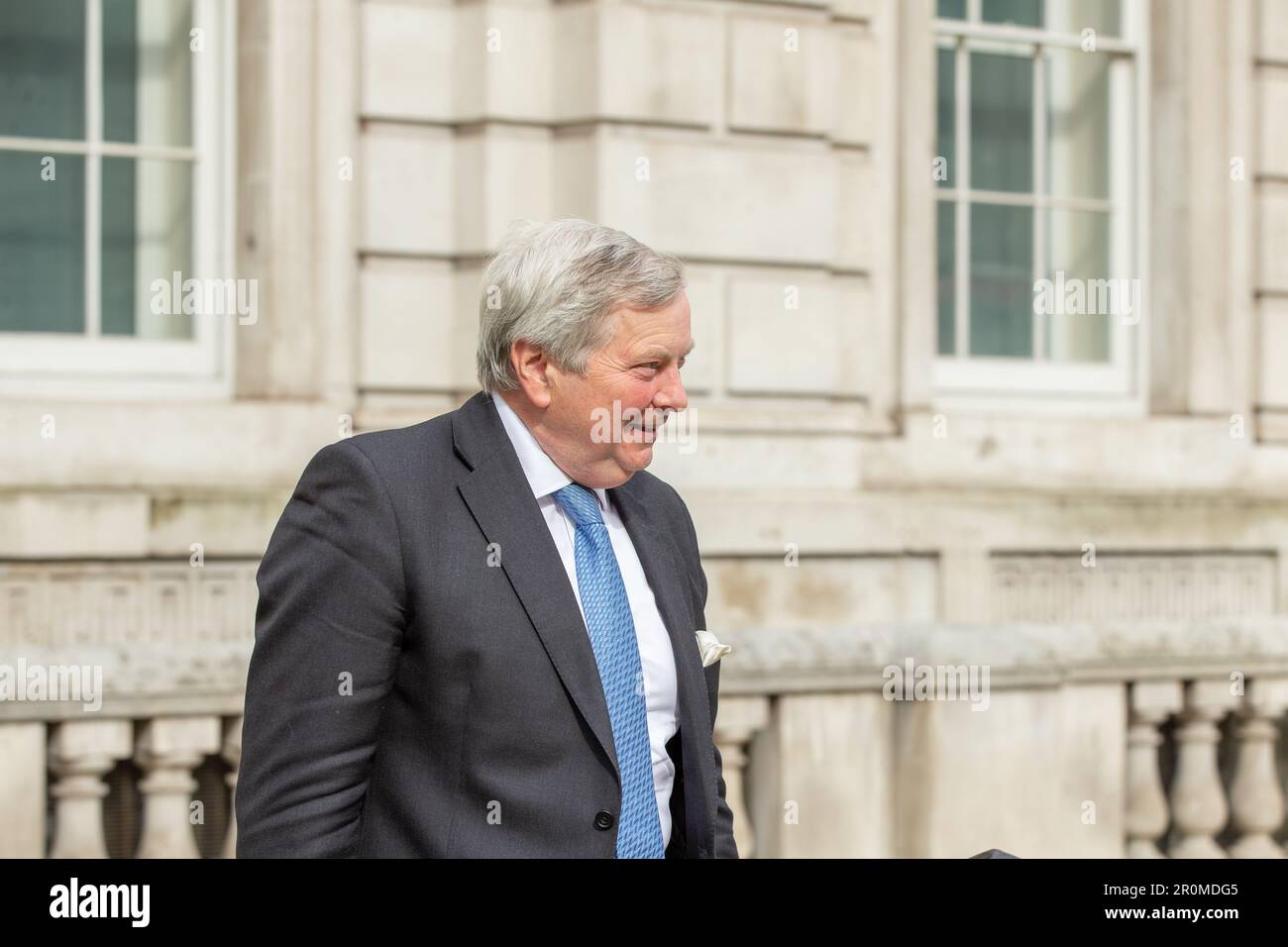 London, großbritannien, 09., Mai, 2023. Lord True CBE, Leiter des House of Lords, Lord Privy Seal wird gesehen, wie er das Kabinettsbüro nach der Kabinettssitzung in Whitehall verlässt. Richard Lincoln/Alamy Live News Stockfoto