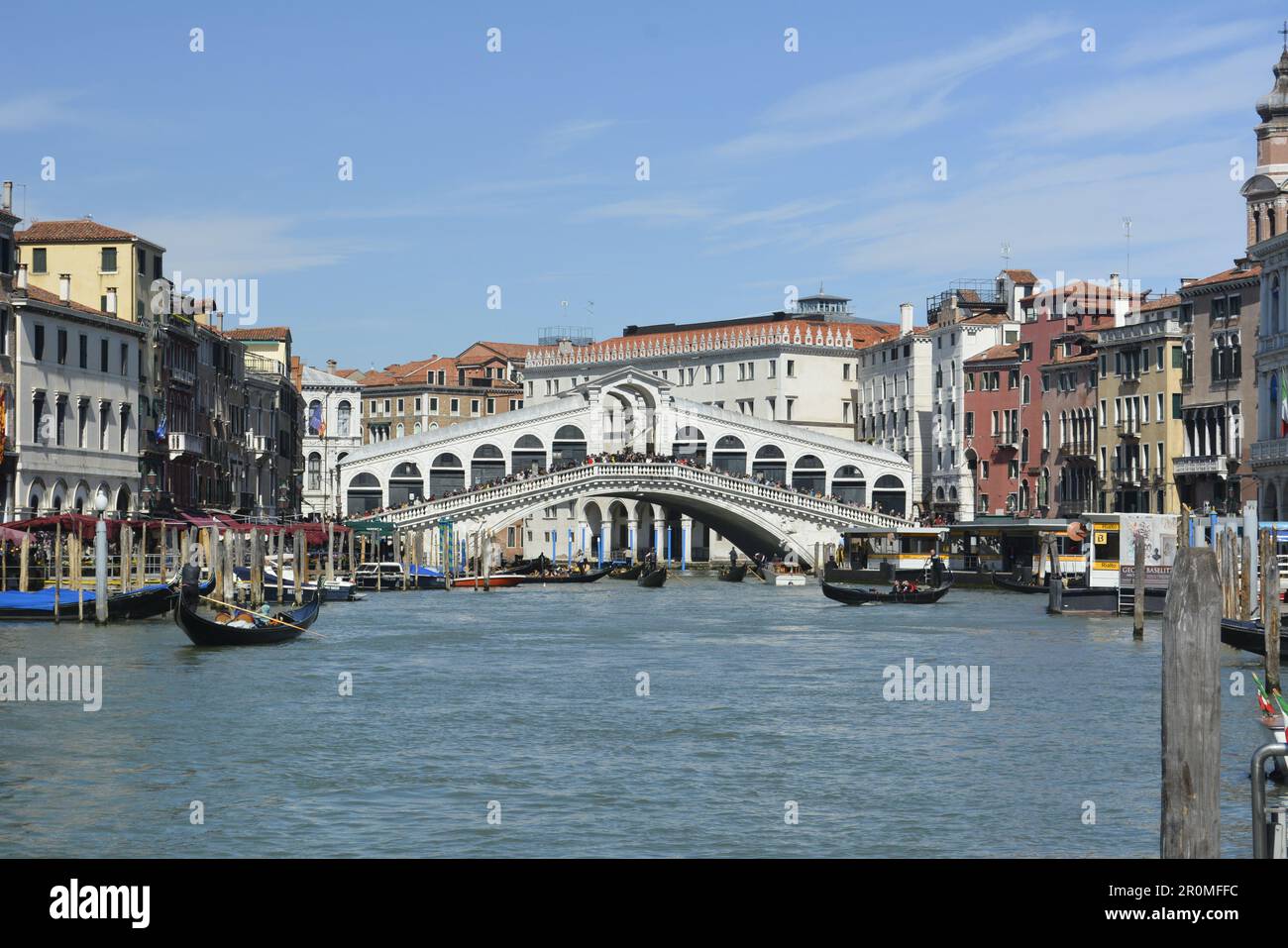 Rialto-Brücke in Venedig, Italien Stockfoto