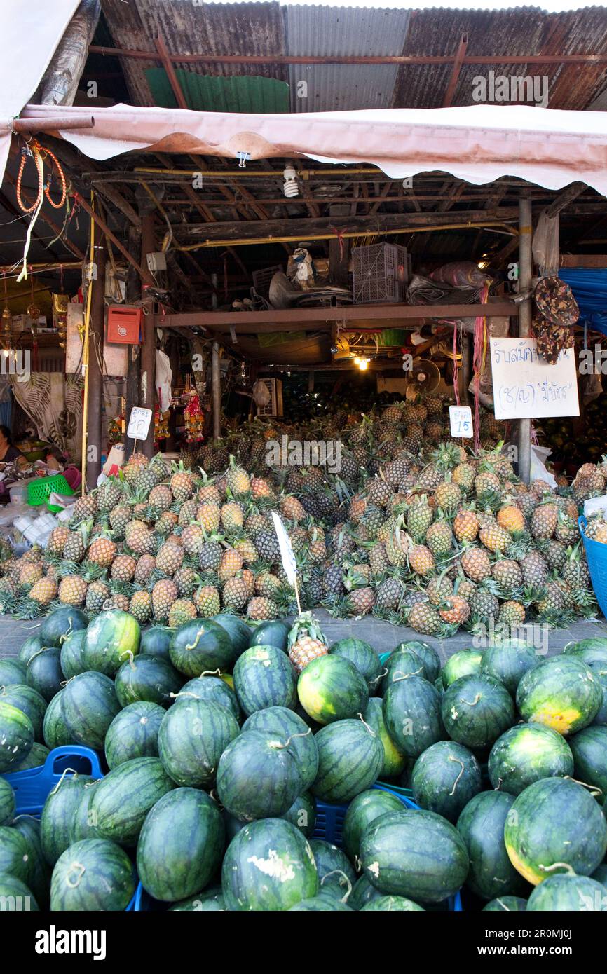 Wassermelonen- und Ananasgeschäft in Chiang Mai, Chiang Mai, Thailand Stockfoto