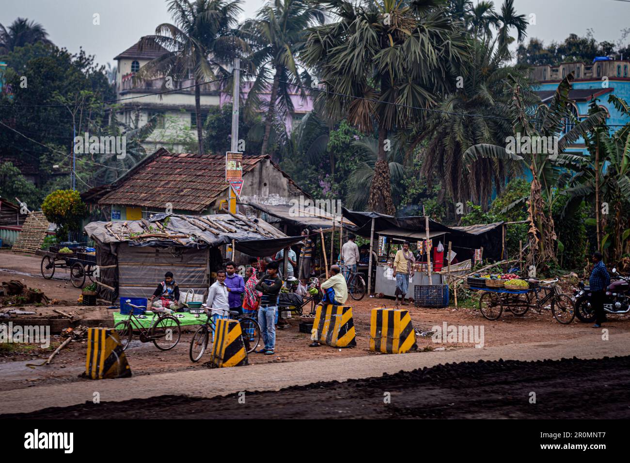 Ein kleiner Straßenrand-Bazar. Bardhaman West Bengal Indien Südasiatisch-Pazifischer Raum 21. März 2023 Stockfoto